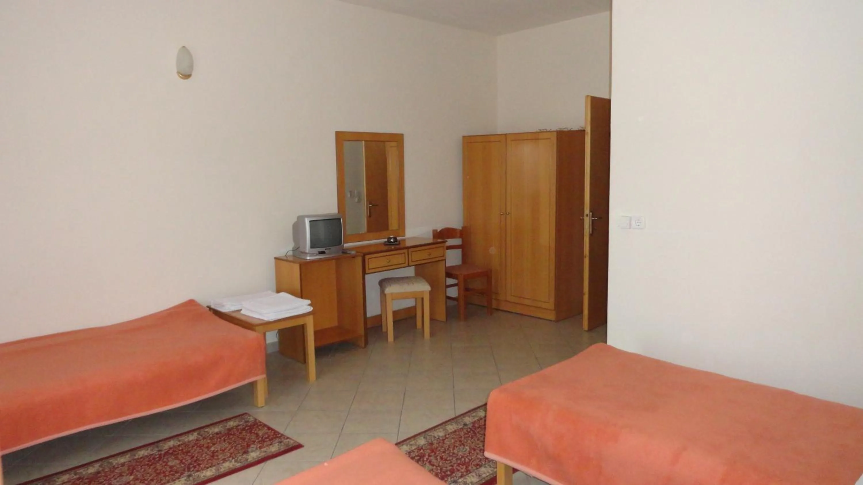 Photo of the whole room, Bed in Hotel Kastro