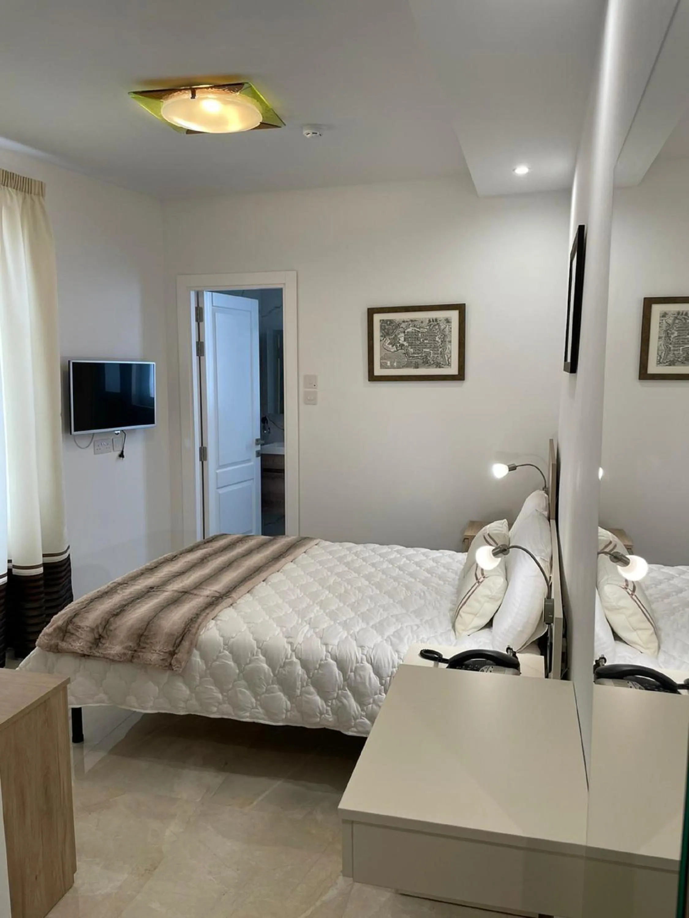 Bedroom, Bed in La Reggia Seaview Guesthouse