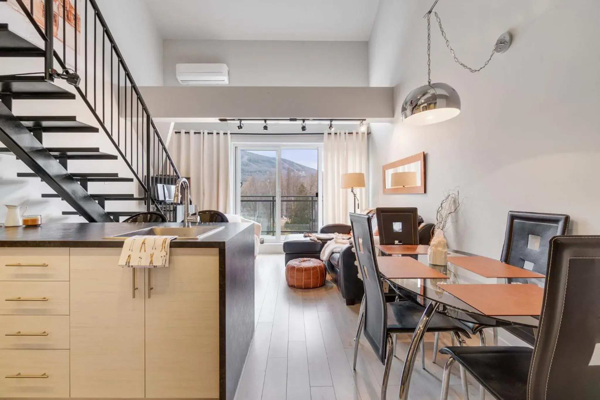 INITIAL - ÉVASION NATURE - Mont-Sainte-Anne INITIAL - ÉVASION NATURE - Mont-Sainte-Anne