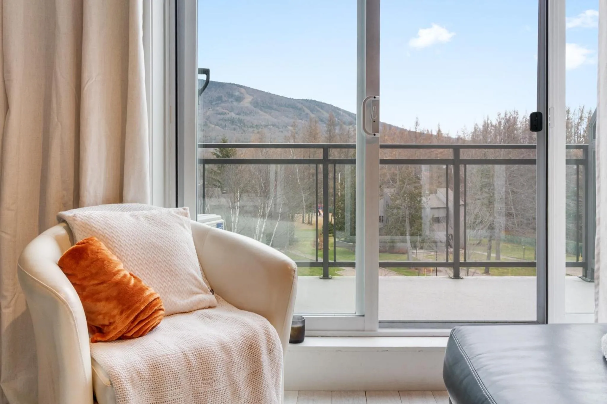 Living room in INITIAL - ÉVASION NATURE - Mont-Sainte-Anne