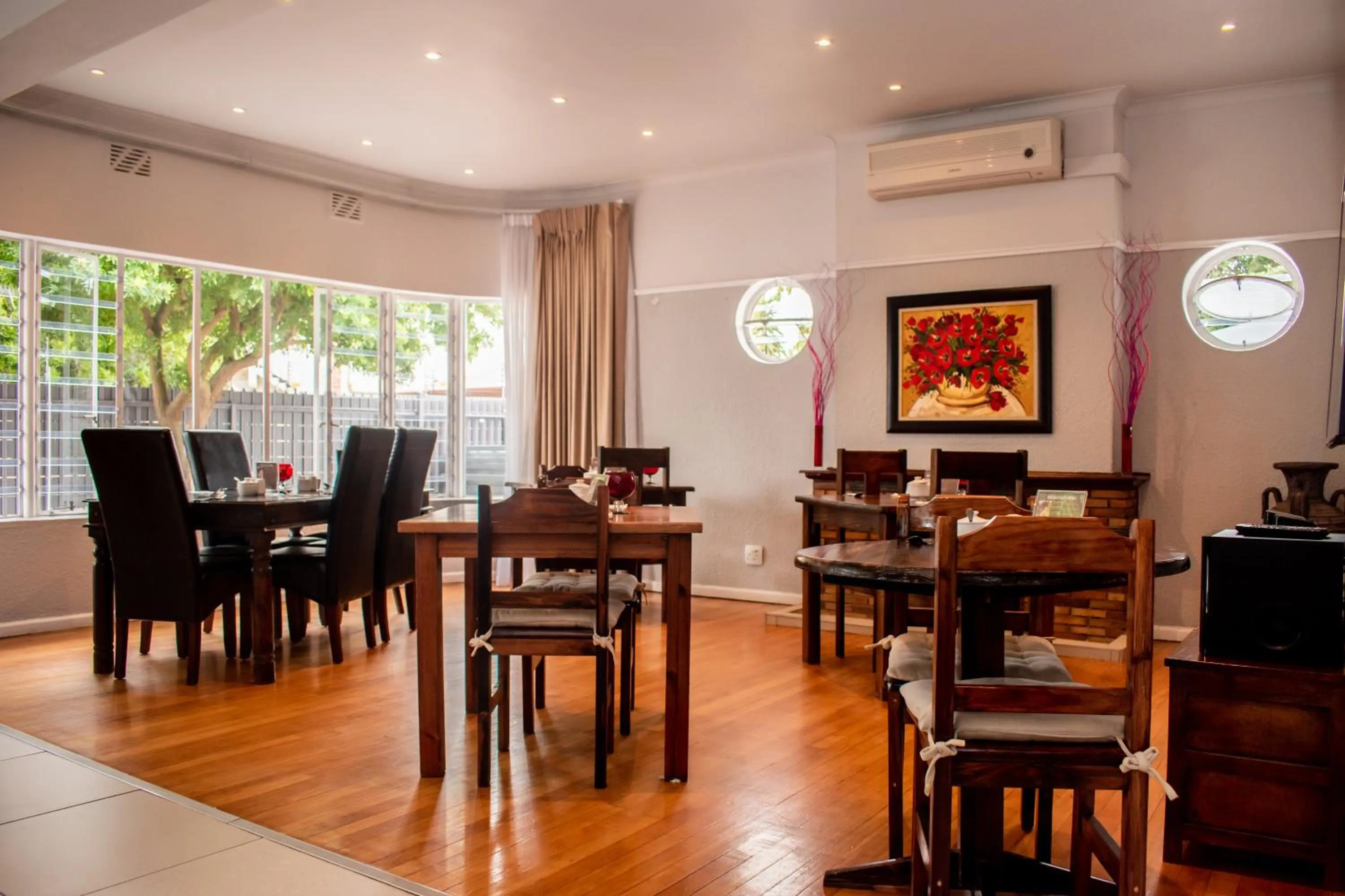 Breakfast in Balmoral Lodge