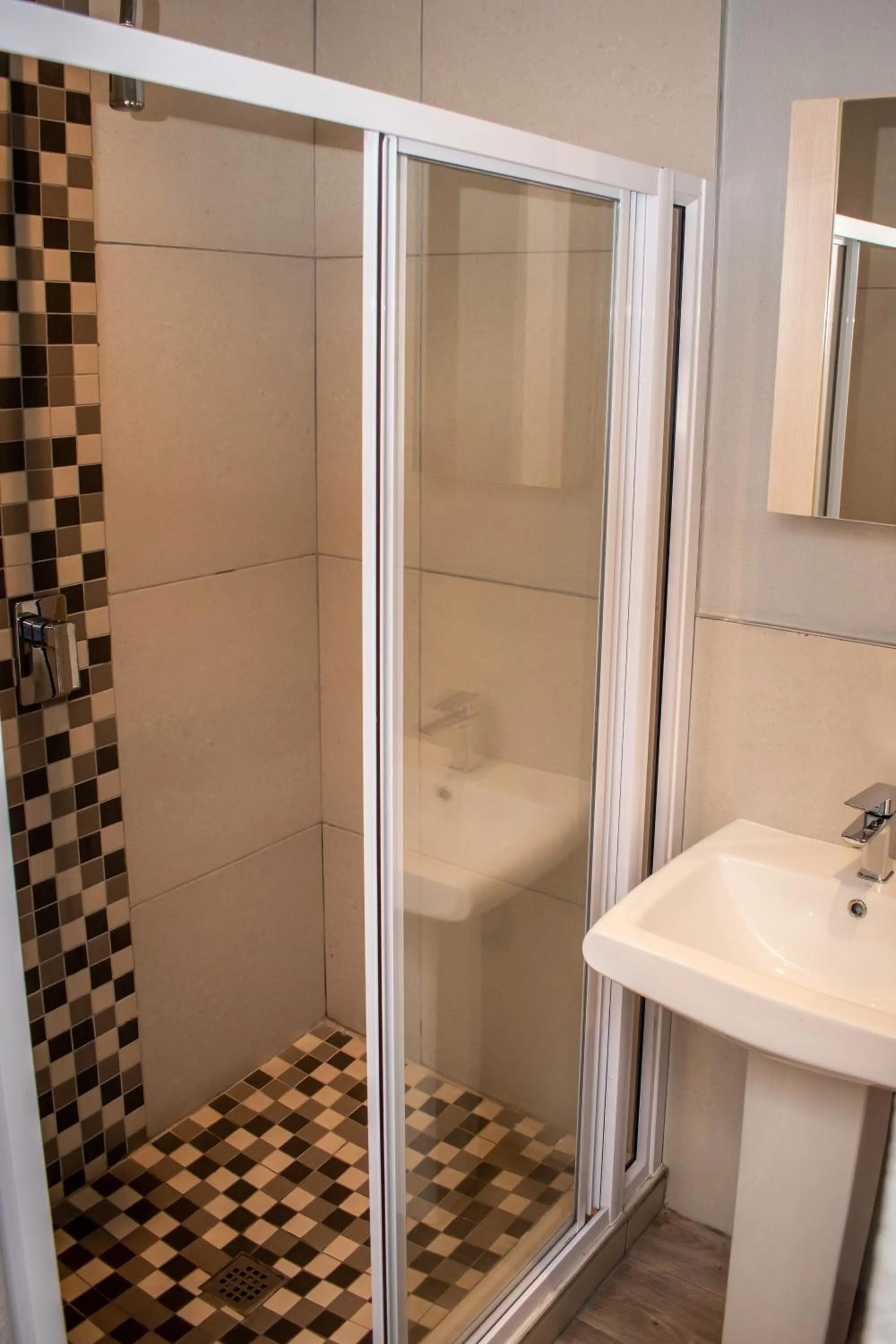 Shower in Balmoral Lodge