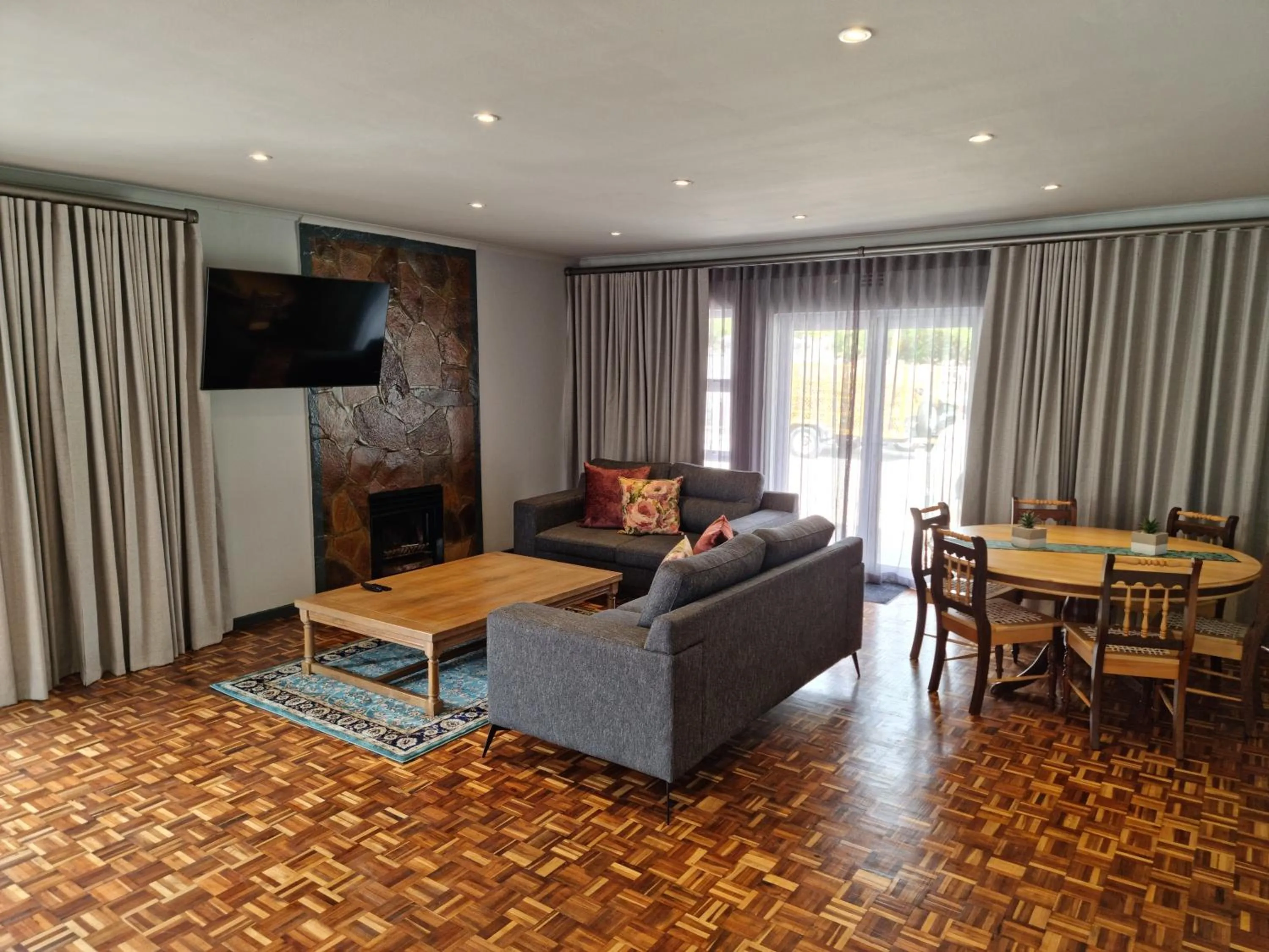 Communal lounge/ TV room in Balmoral Lodge