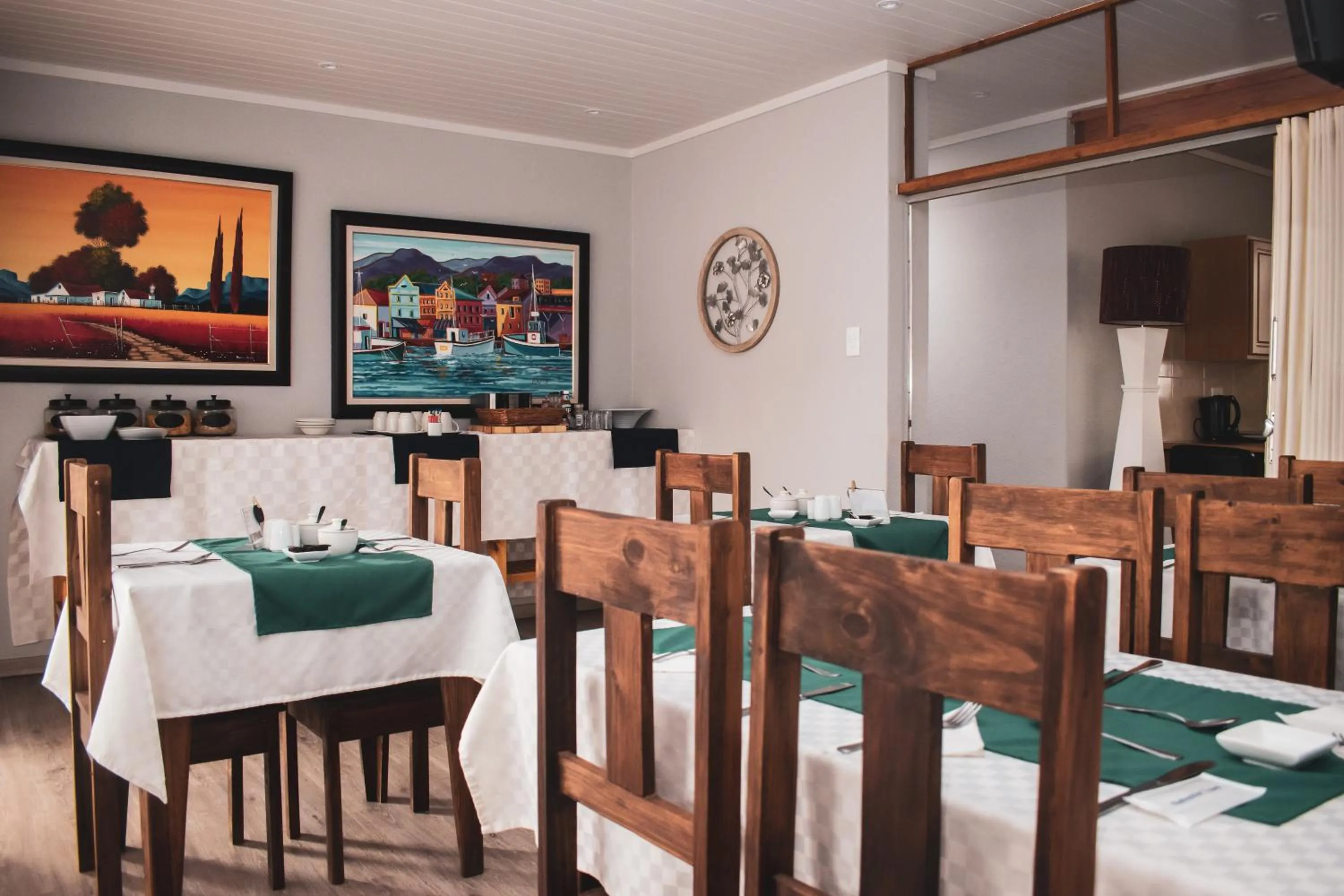 Breakfast in Balmoral Lodge