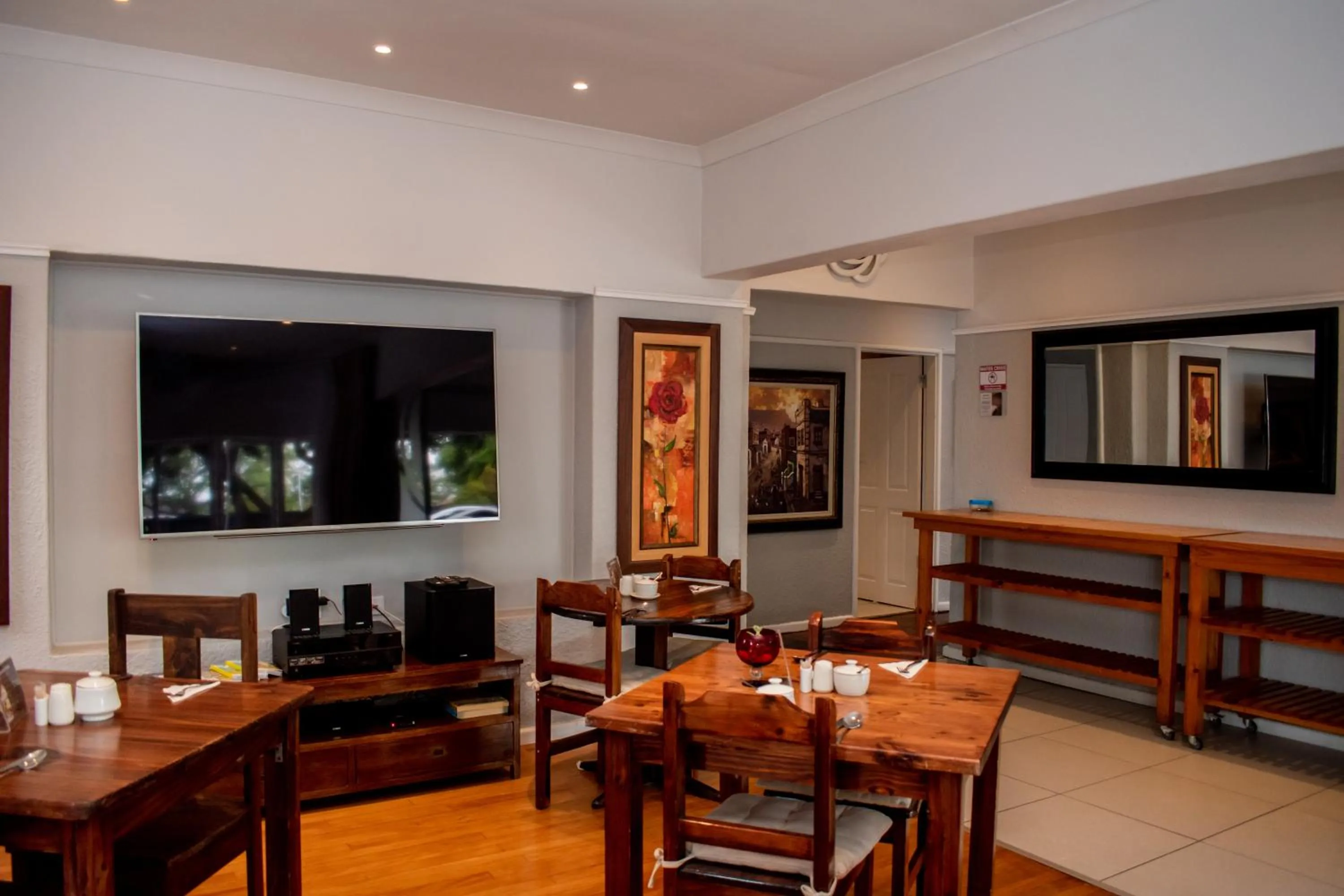 Breakfast in Balmoral Lodge