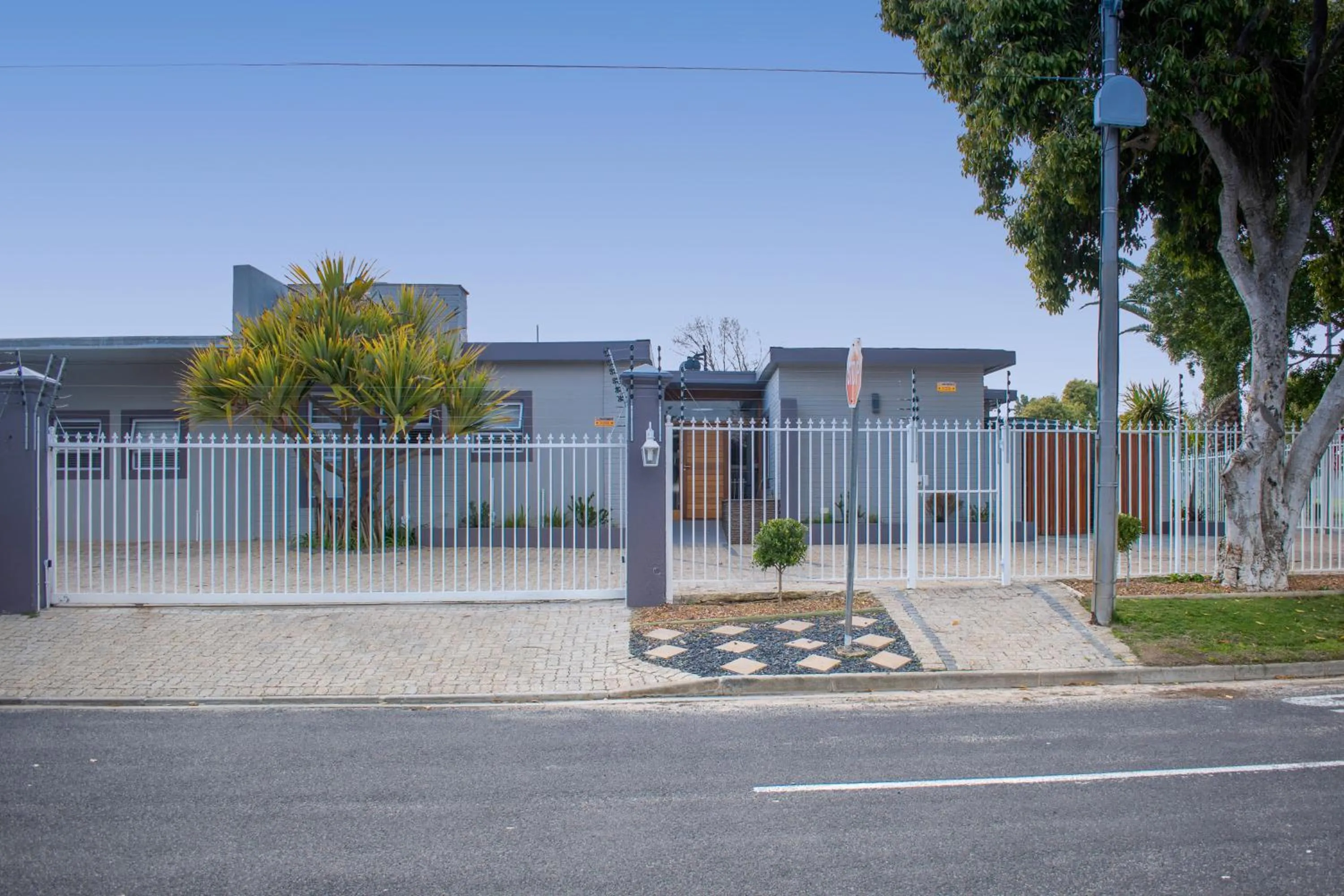 Property building in Balmoral Lodge