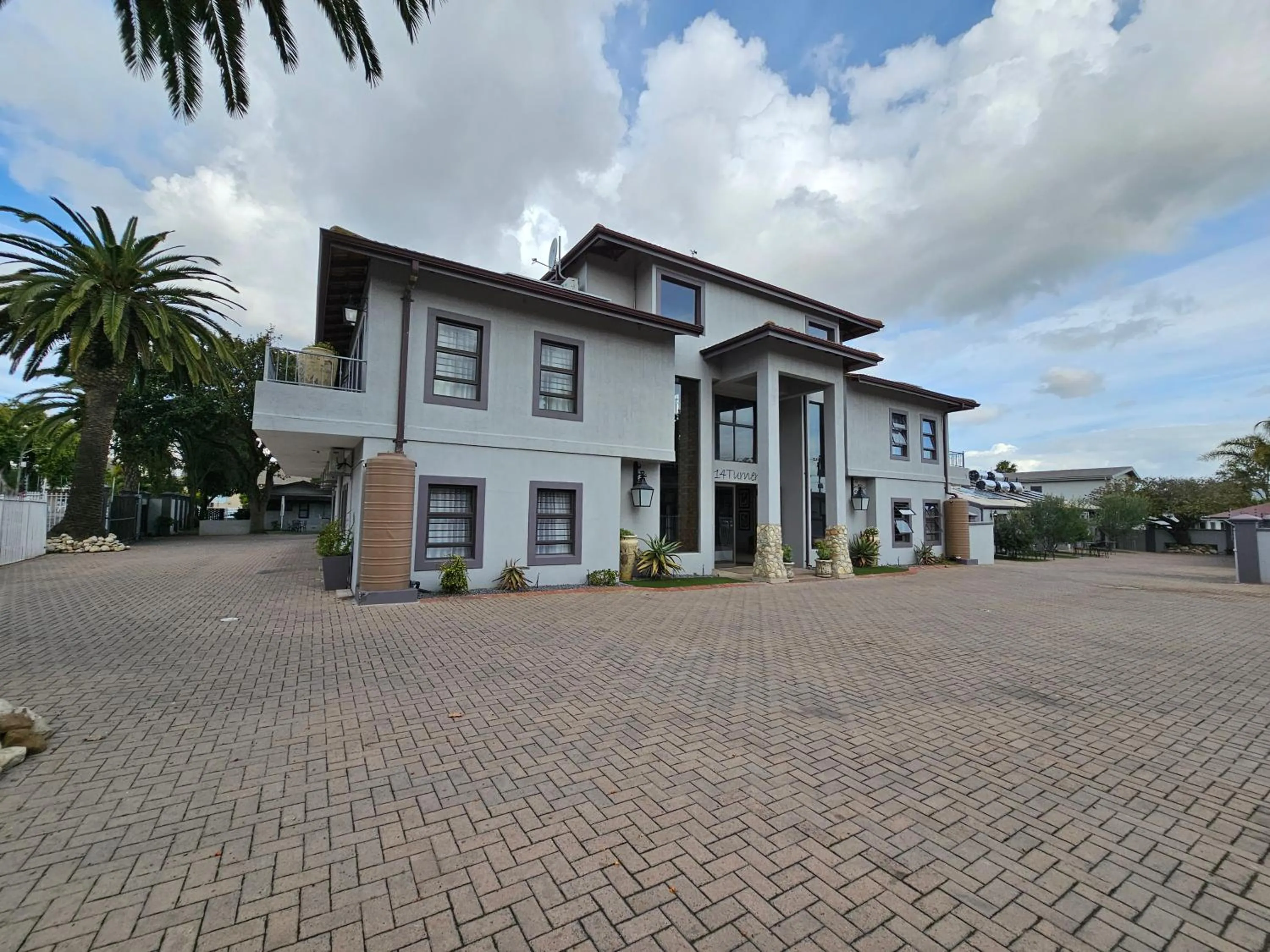 Property building in Balmoral Lodge