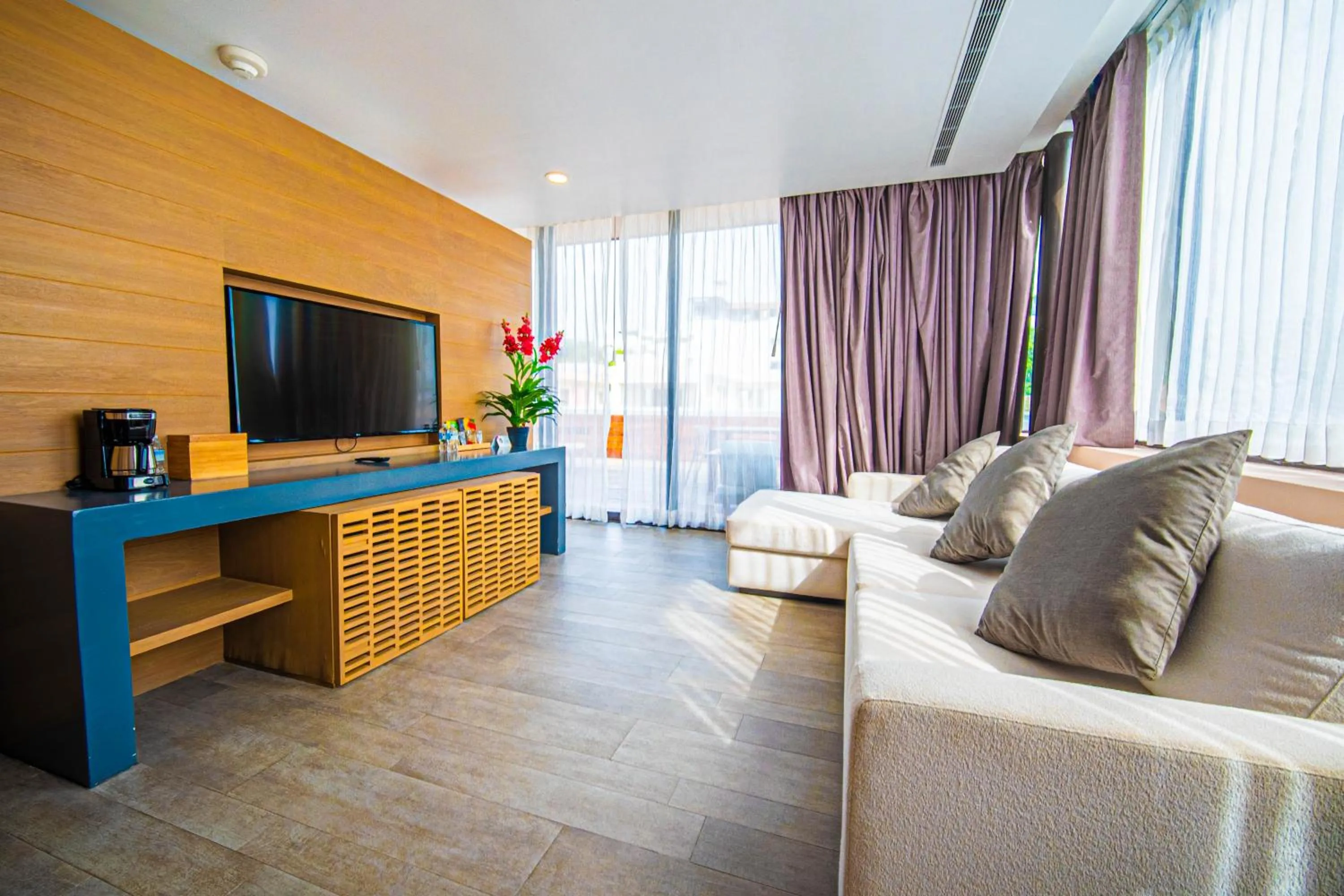 TV and multimedia in The Yucatan Playa Del Carmen, Tapestry Collection By Hilton