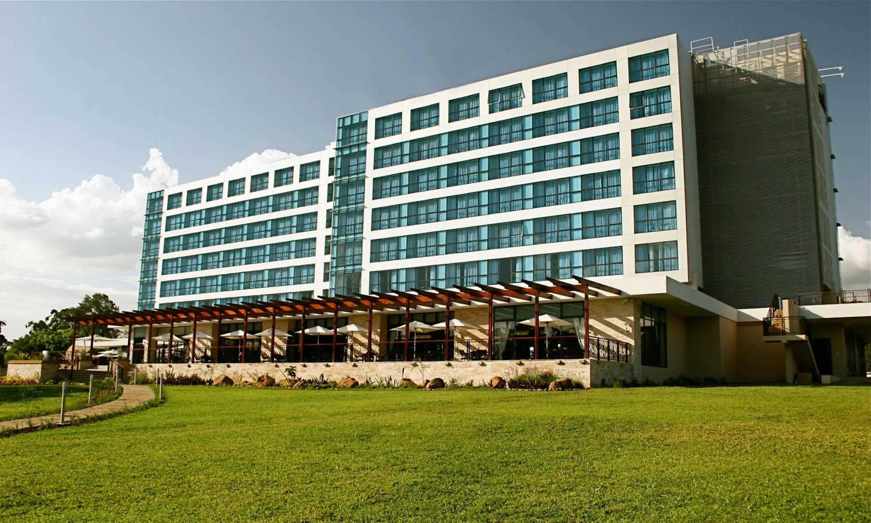 Facade/entrance in Mount Meru Hotel Facade/entrance in Mount Meru Hotel