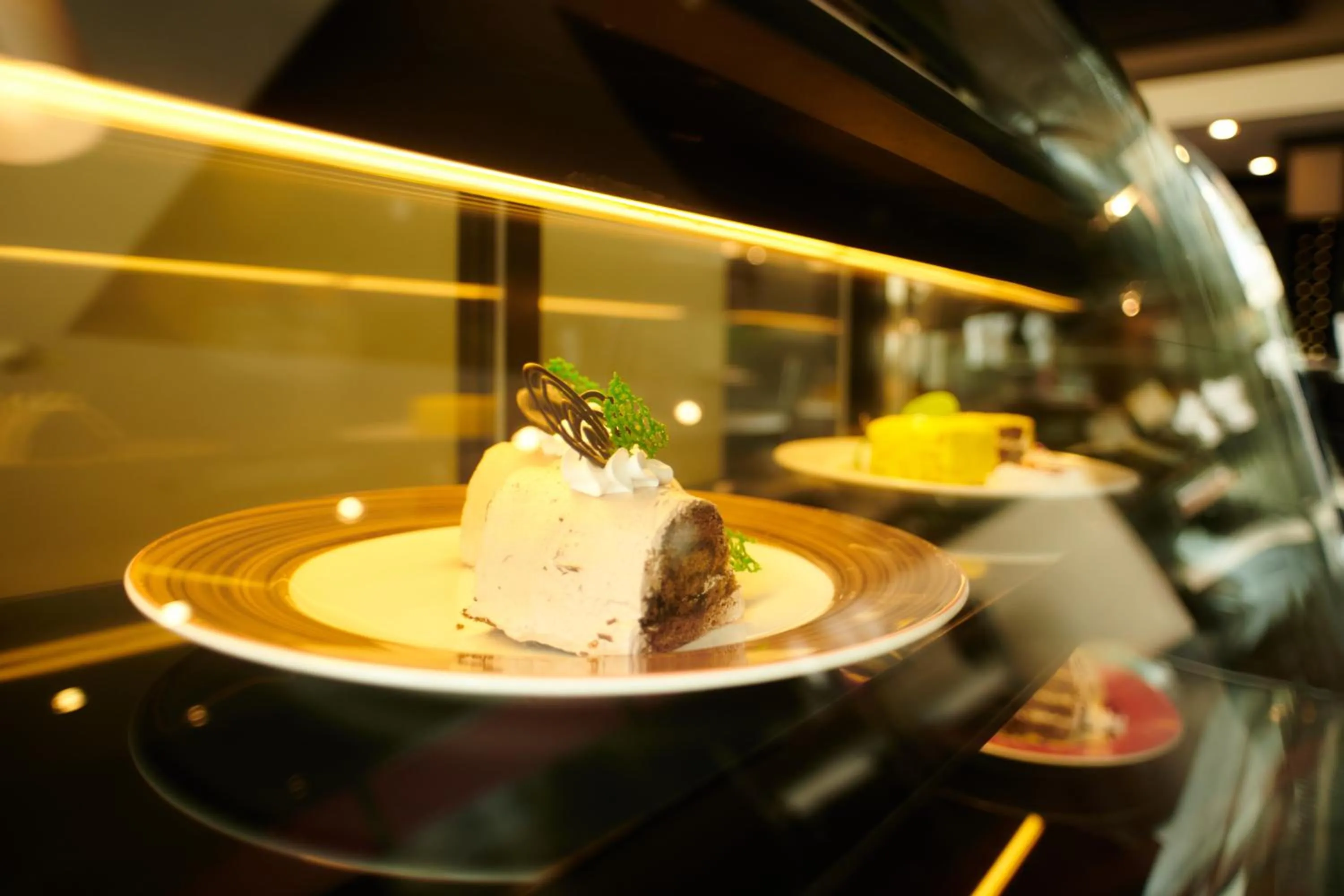 Restaurant/places to eat in Mount Meru Hotel