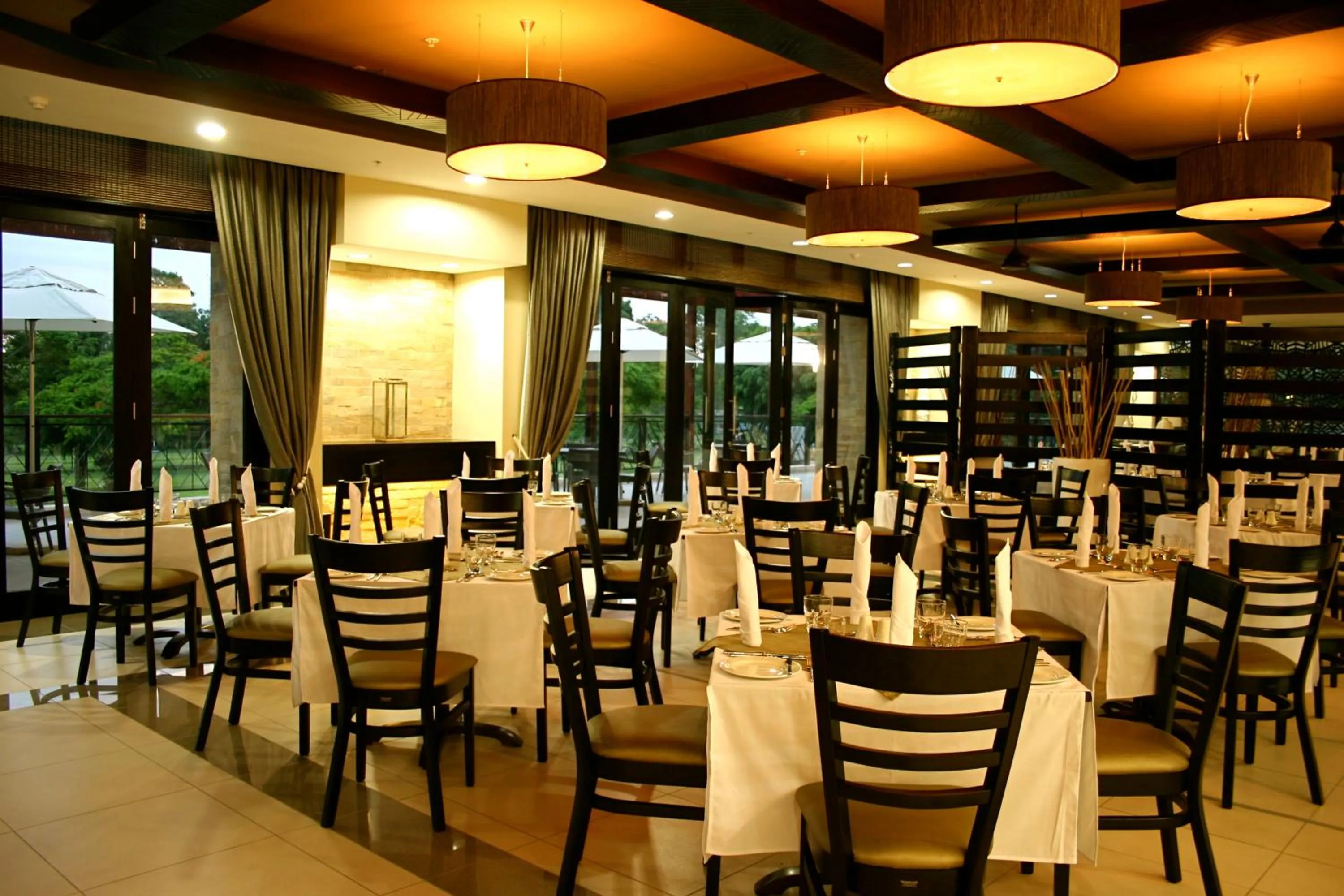 Restaurant/places to eat in Mount Meru Hotel