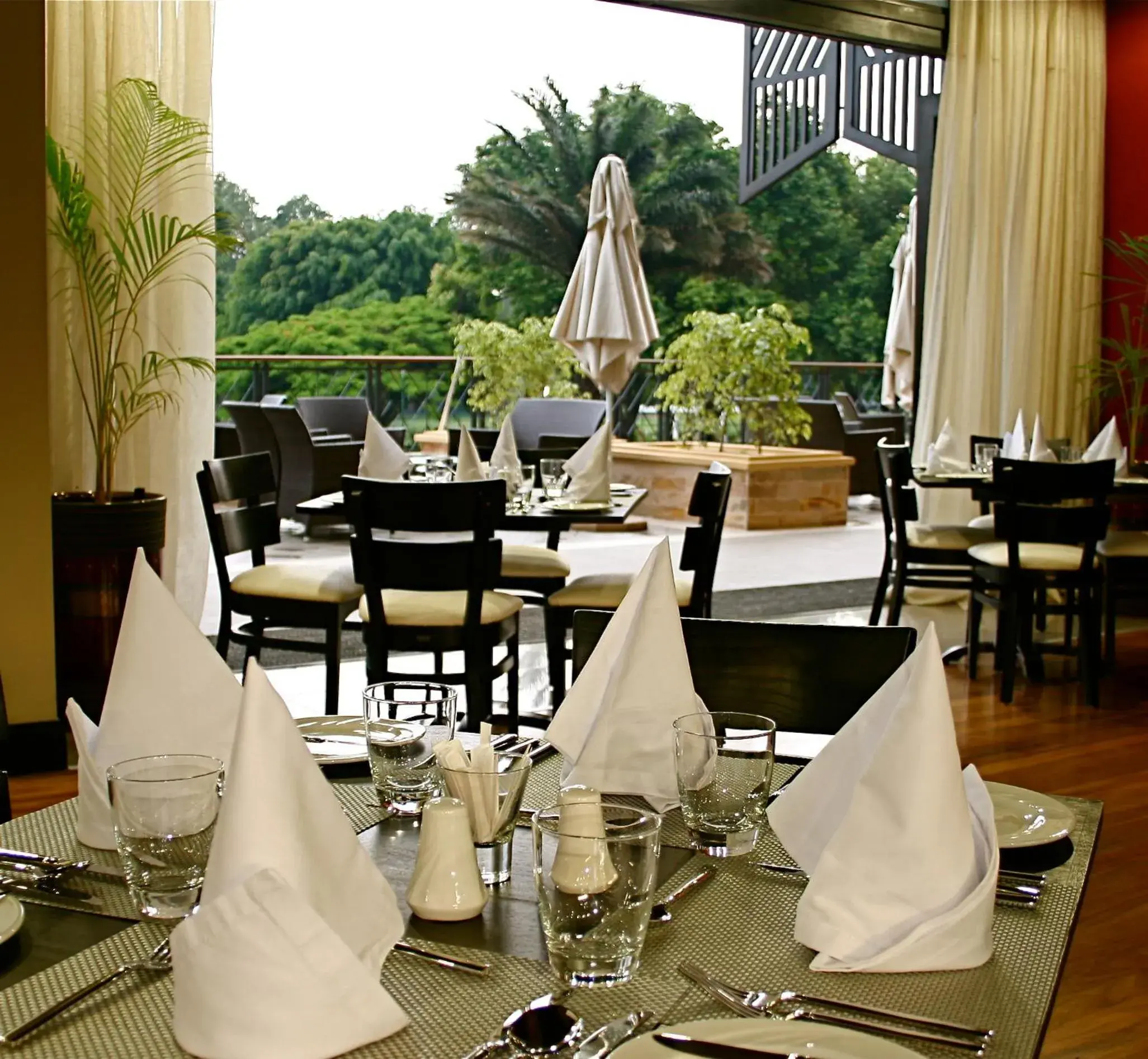 Restaurant/places to eat in Mount Meru Hotel Restaurant/places to eat in Mount Meru Hotel