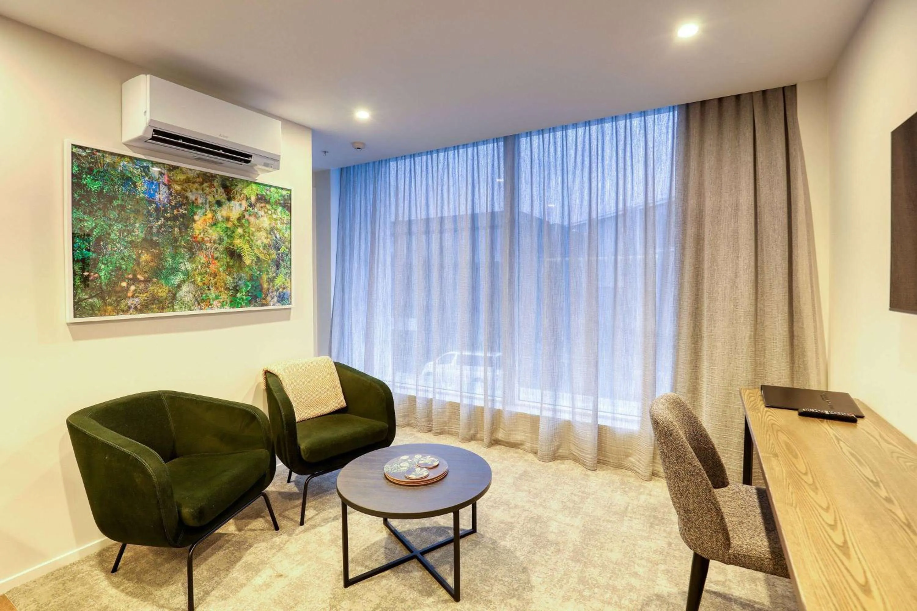 Photo of the whole room in Wyndham Garden Christchurch Kilmore Street