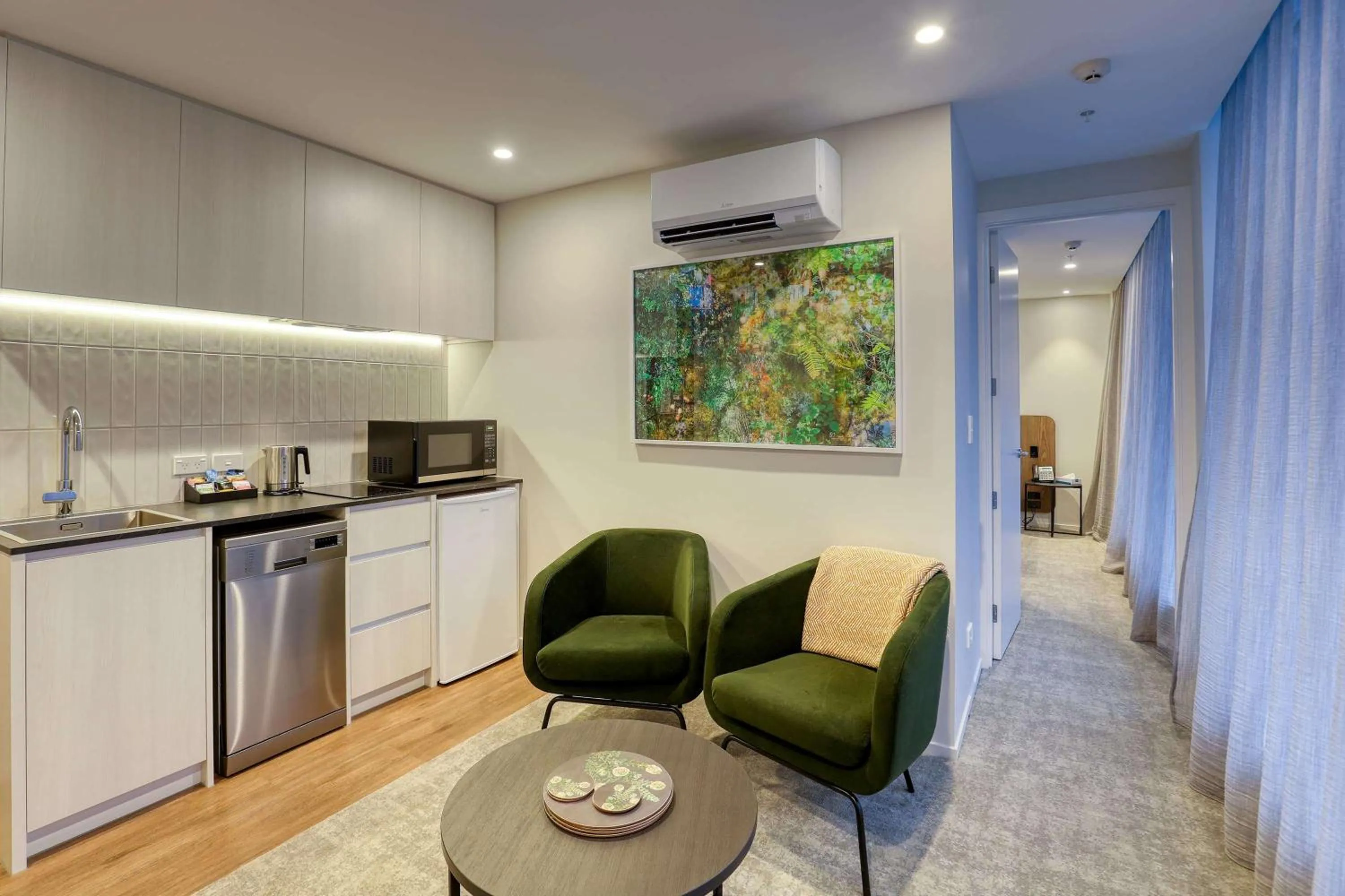 Photo of the whole room in Wyndham Garden Christchurch Kilmore Street