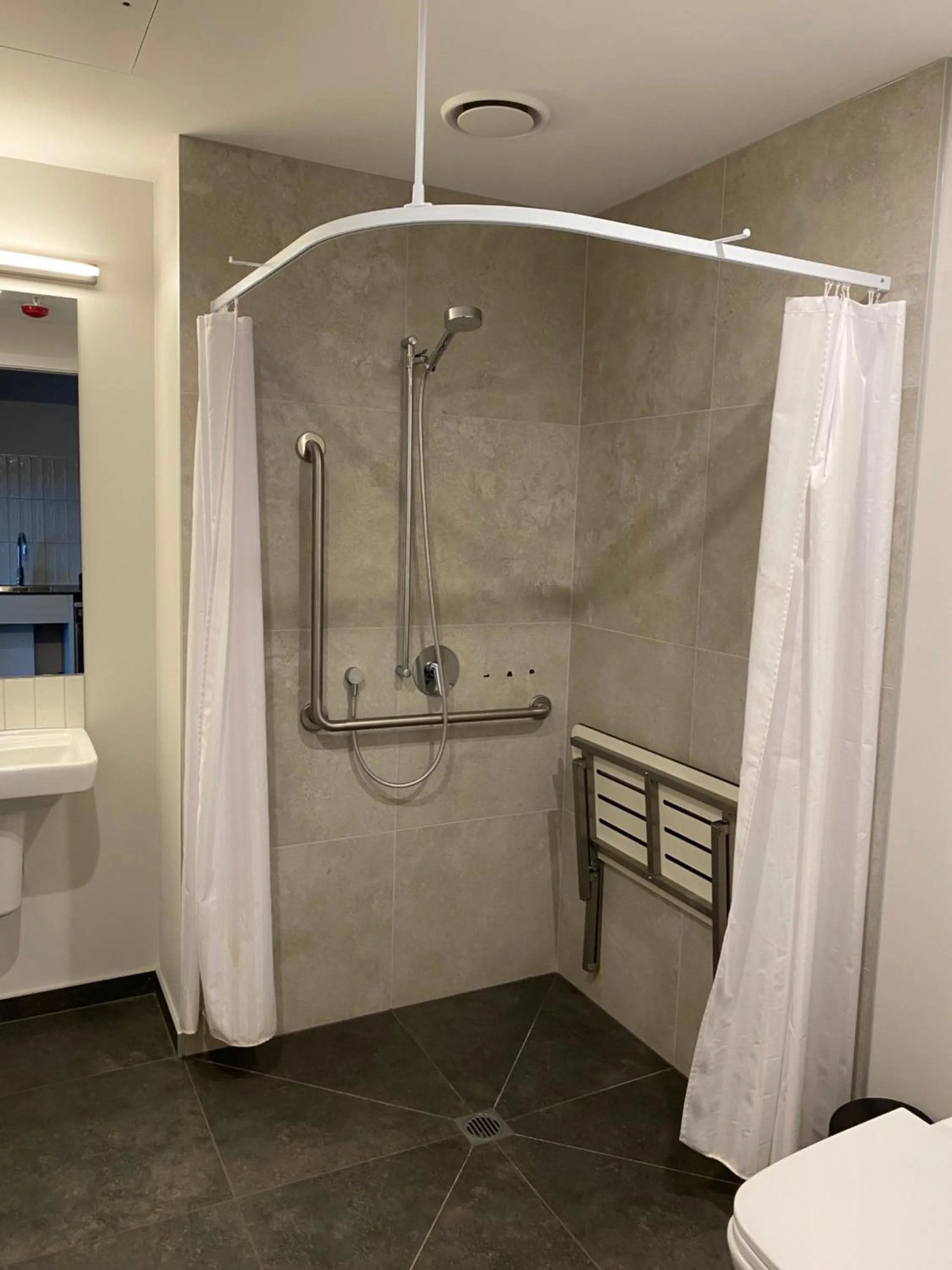 Shower in Wyndham Garden Christchurch Kilmore Street