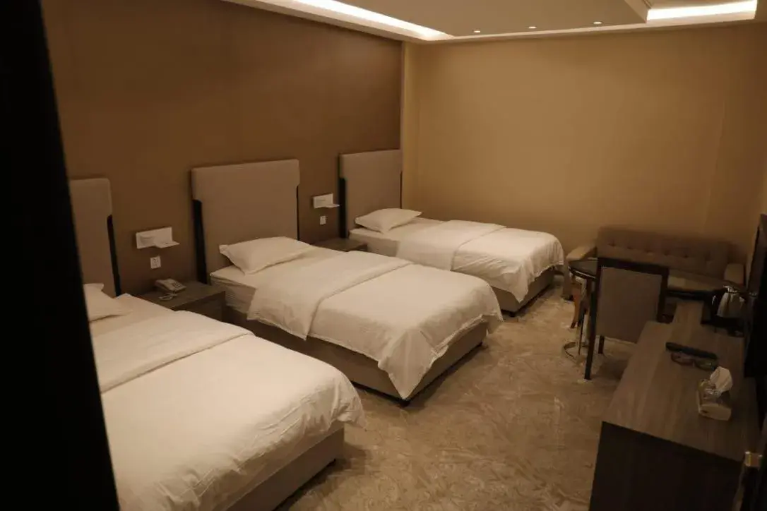 Standard Triple Room in Al Shaiki Hotel Standard Triple Room in Al Shaiki Hotel
