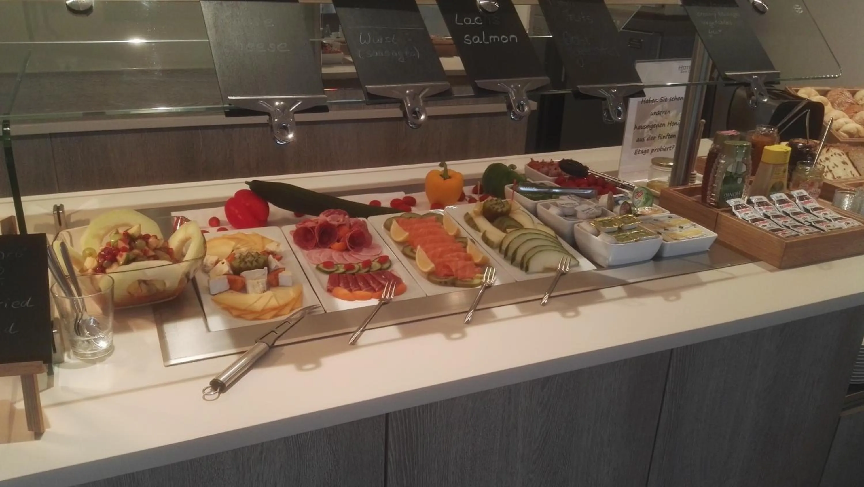 Breakfast in Hotel Bonn City