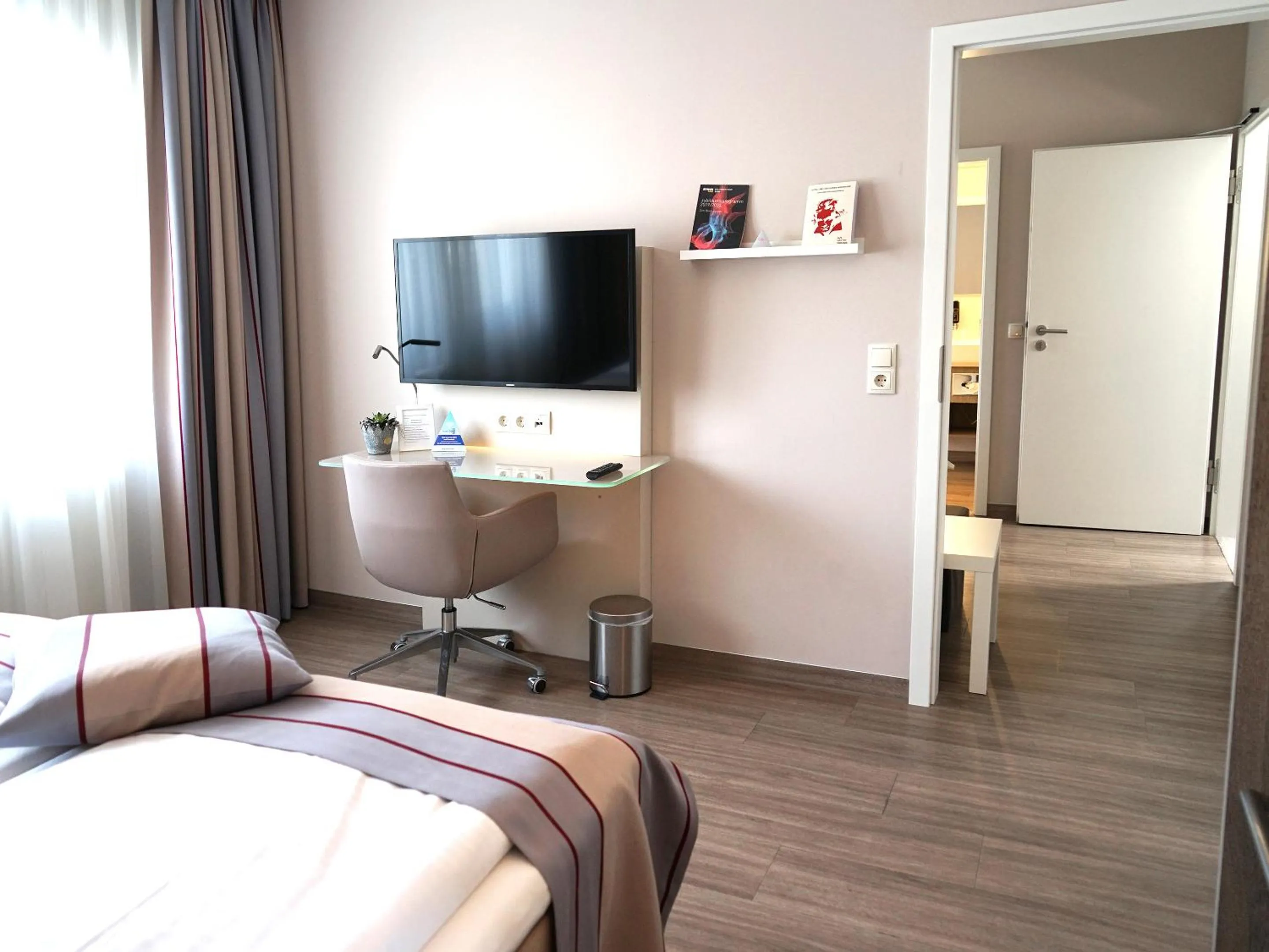 TV and multimedia, Bed in Hotel Bonn City