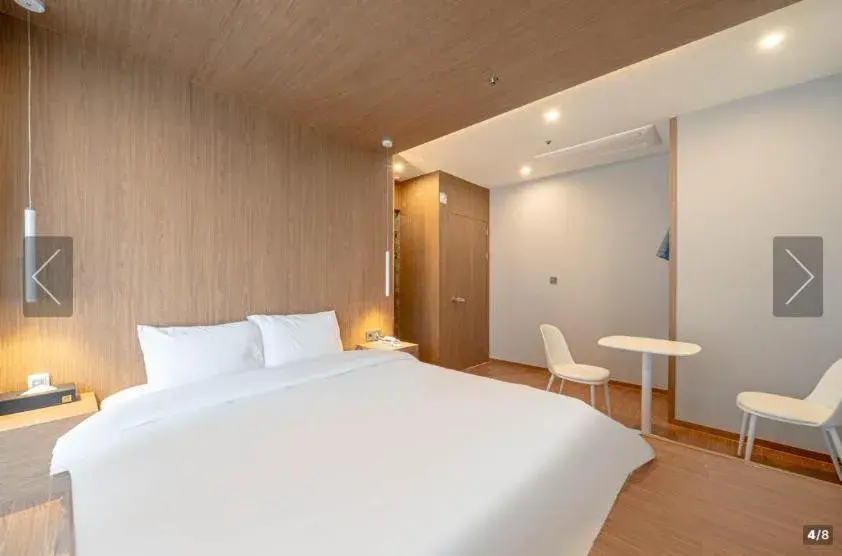 Bed in De Homme Hotel Bed in De Homme Hotel