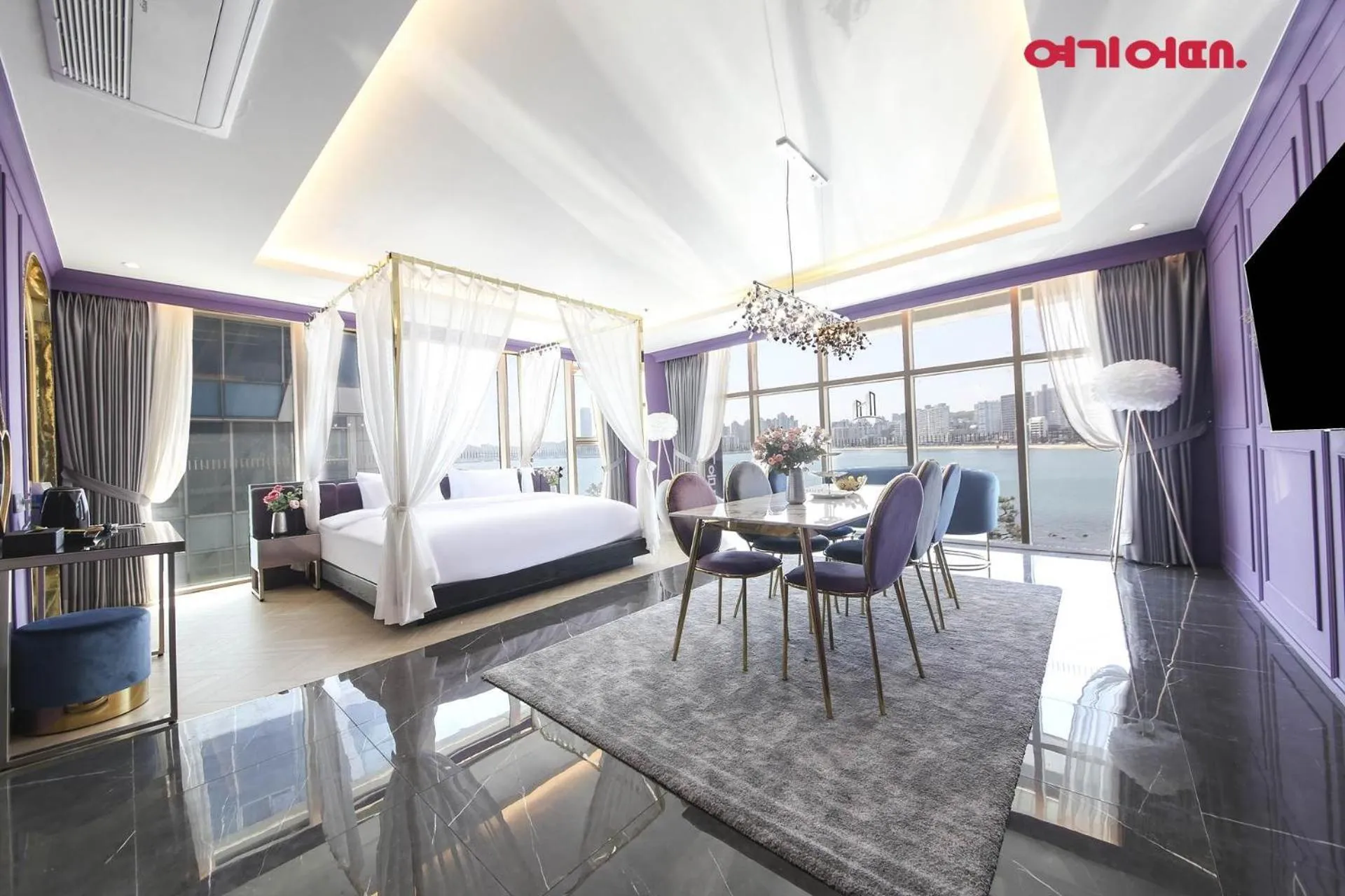 Bed in De Homme Hotel