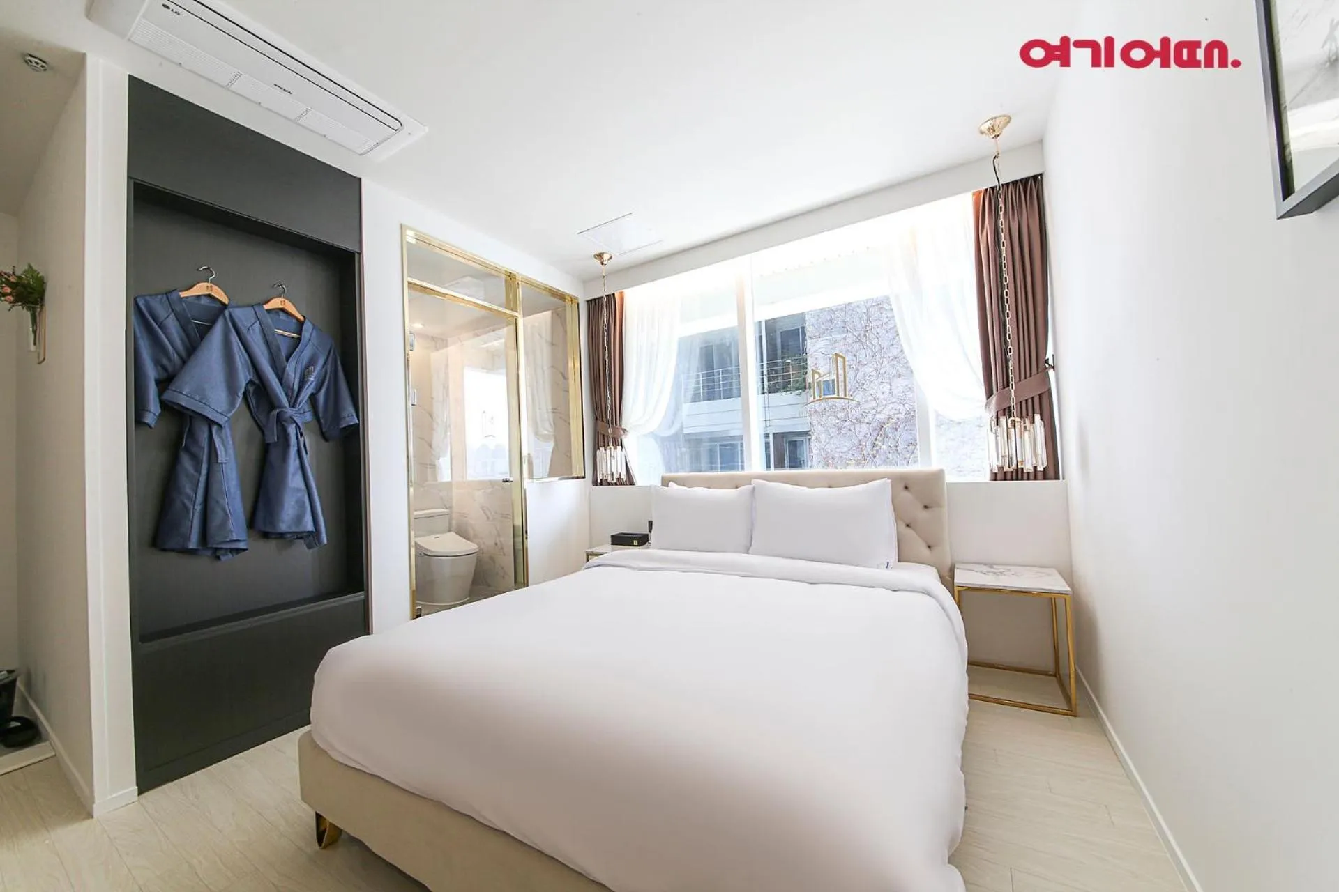 Bed in De Homme Hotel