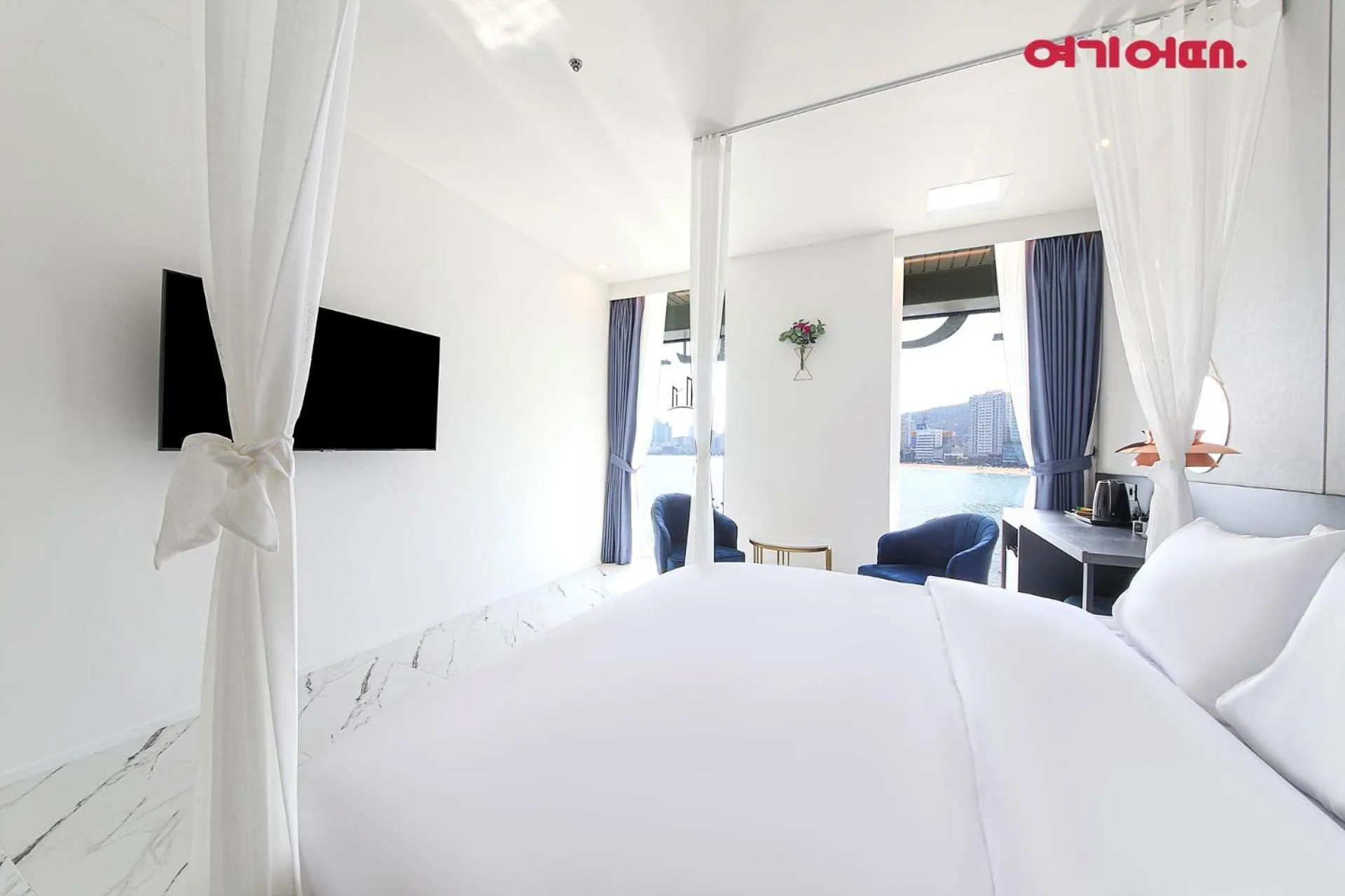 Bed in De Homme Hotel