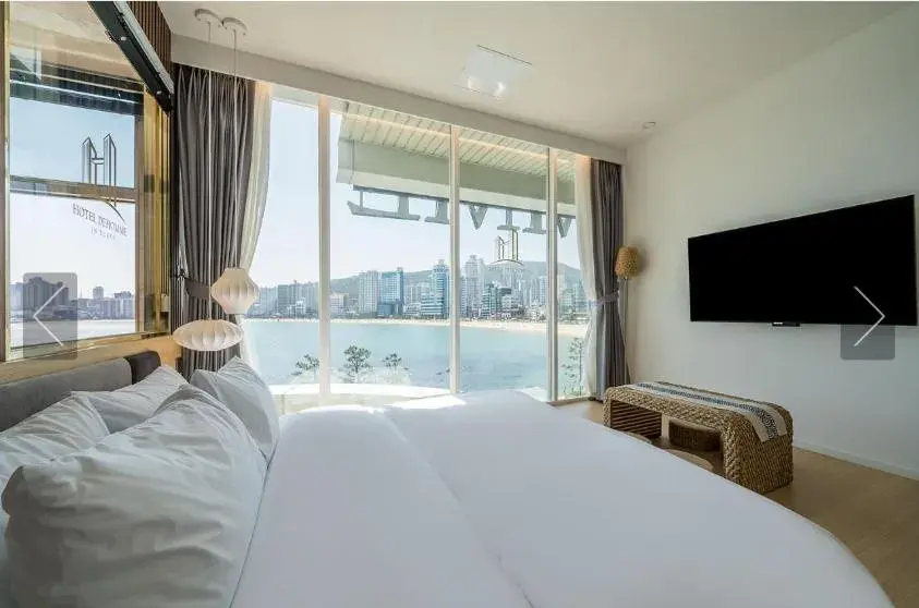 Bed in De Homme Hotel Bed in De Homme Hotel