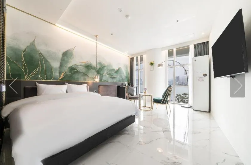 Bed in De Homme Hotel