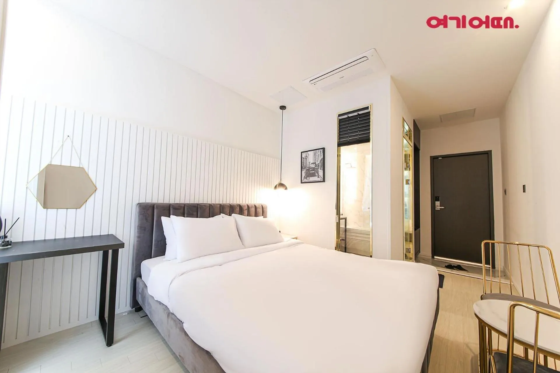 Bed in De Homme Hotel