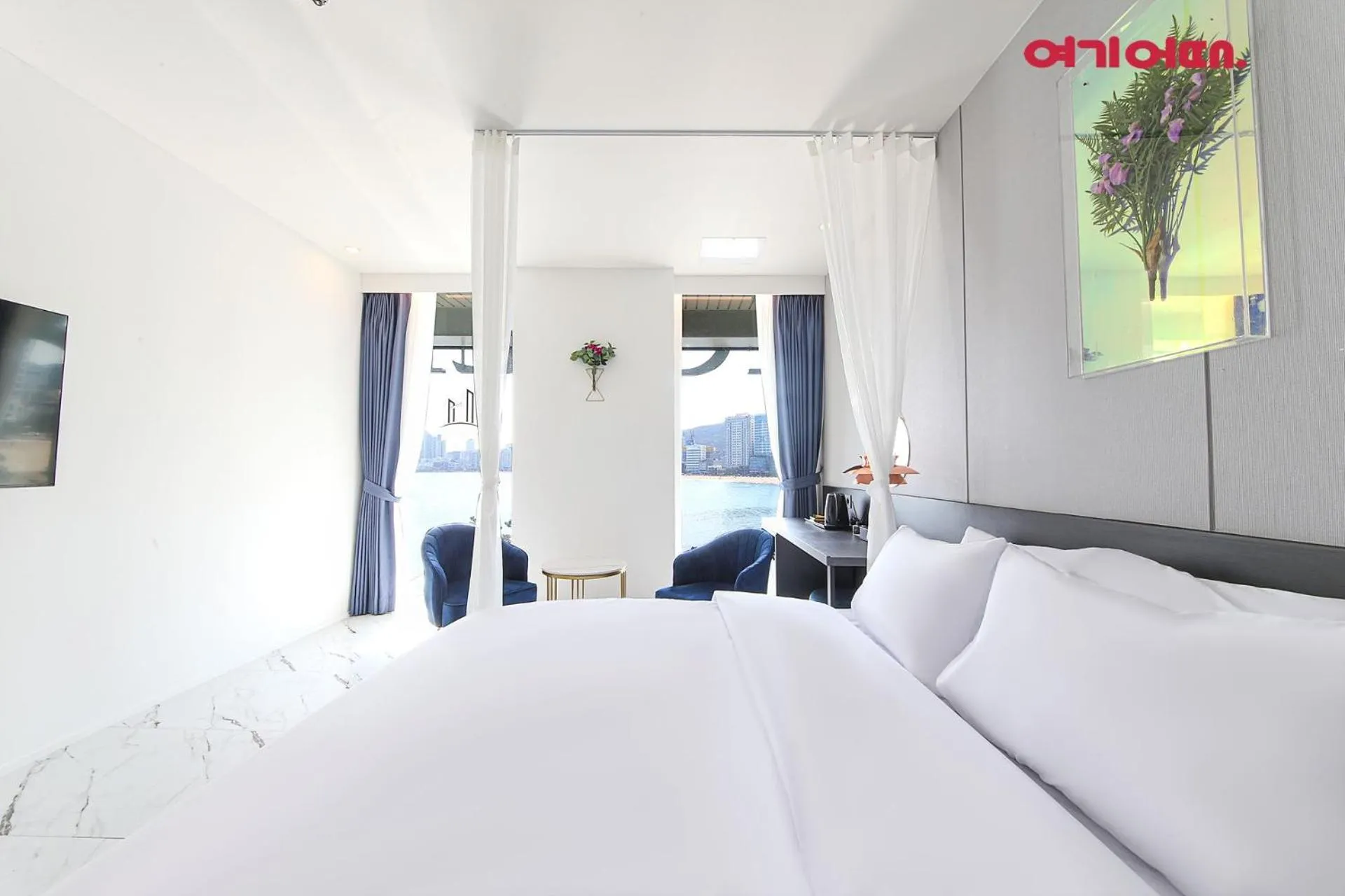 Bed in De Homme Hotel