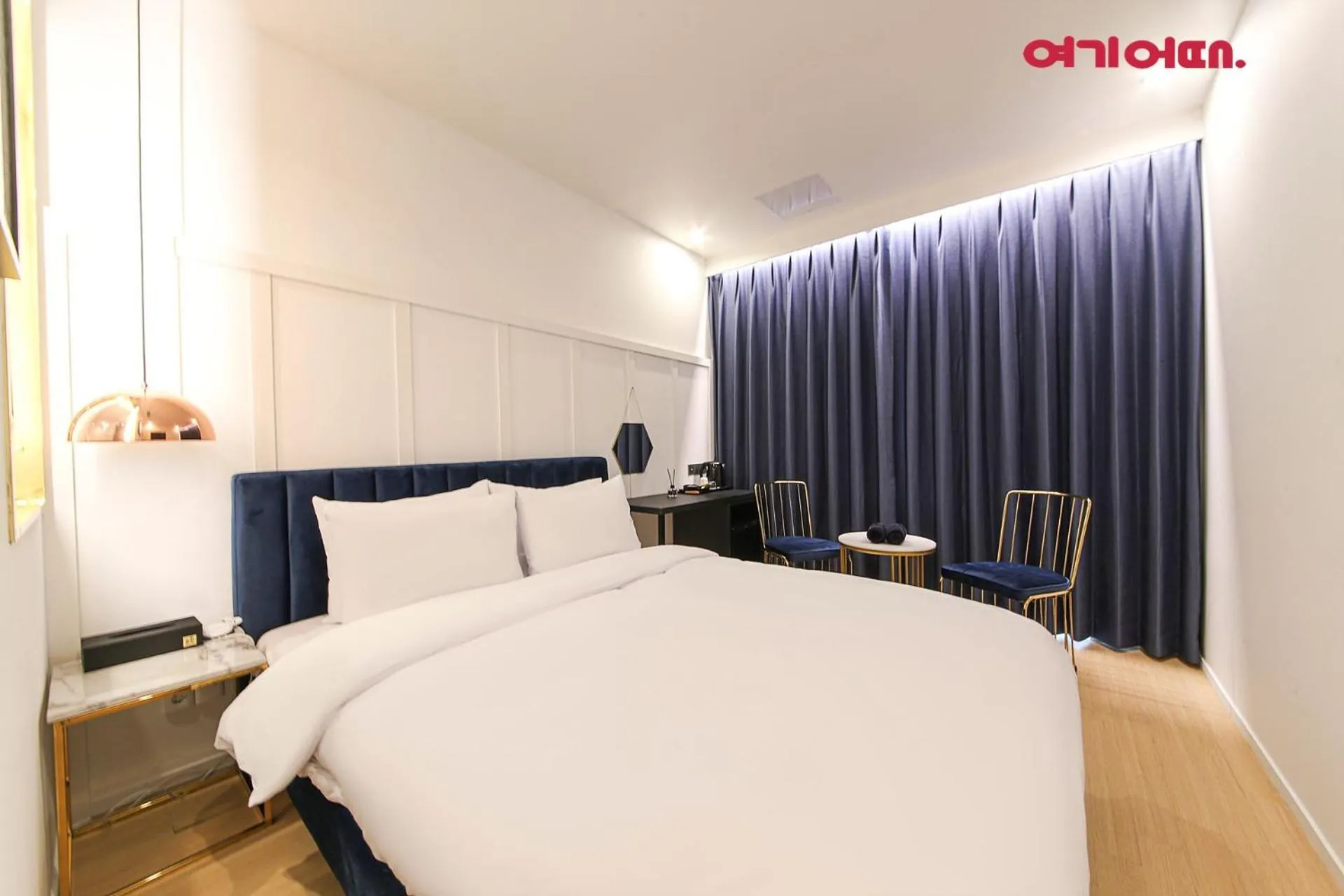 Bed in De Homme Hotel