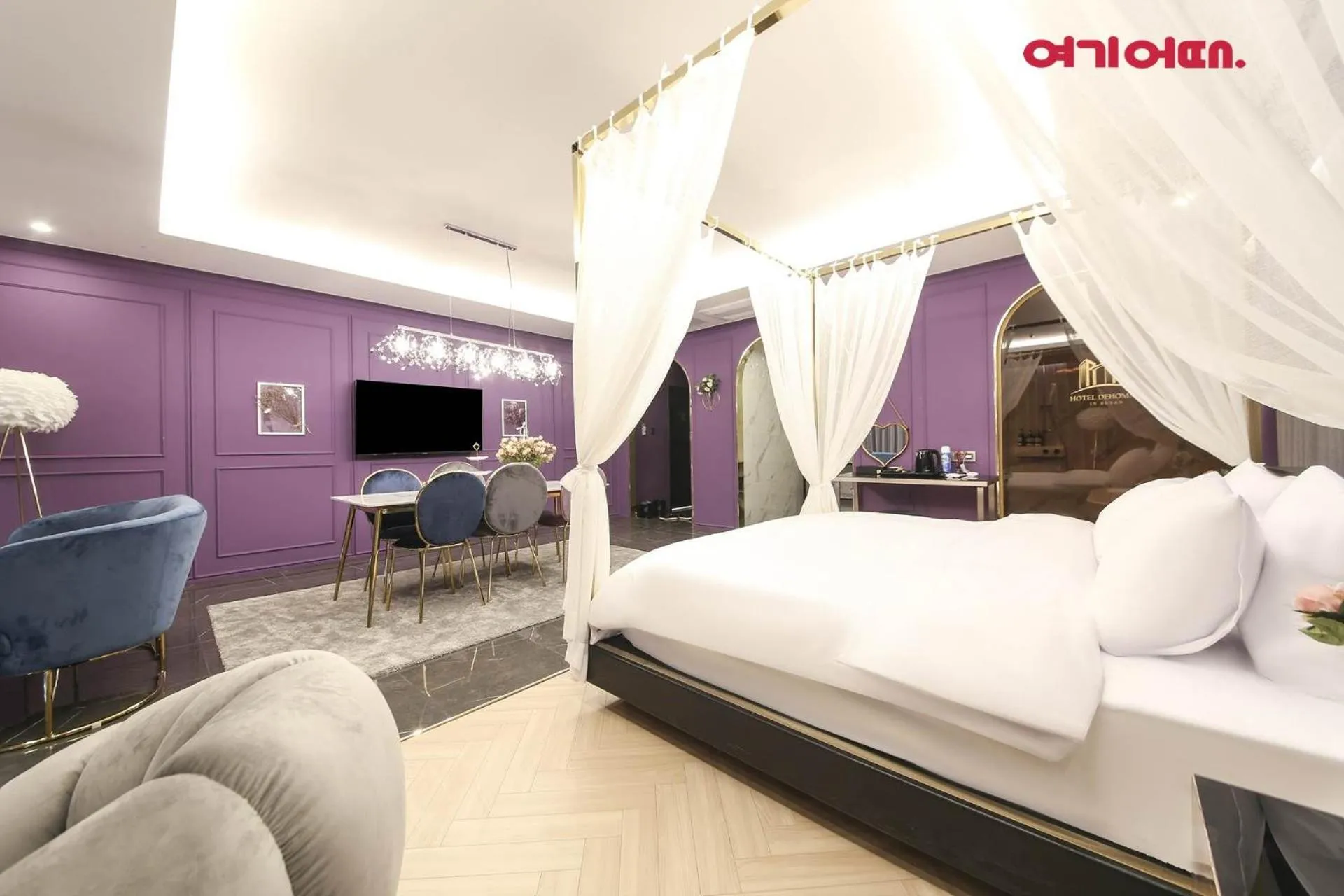 Bed in De Homme Hotel