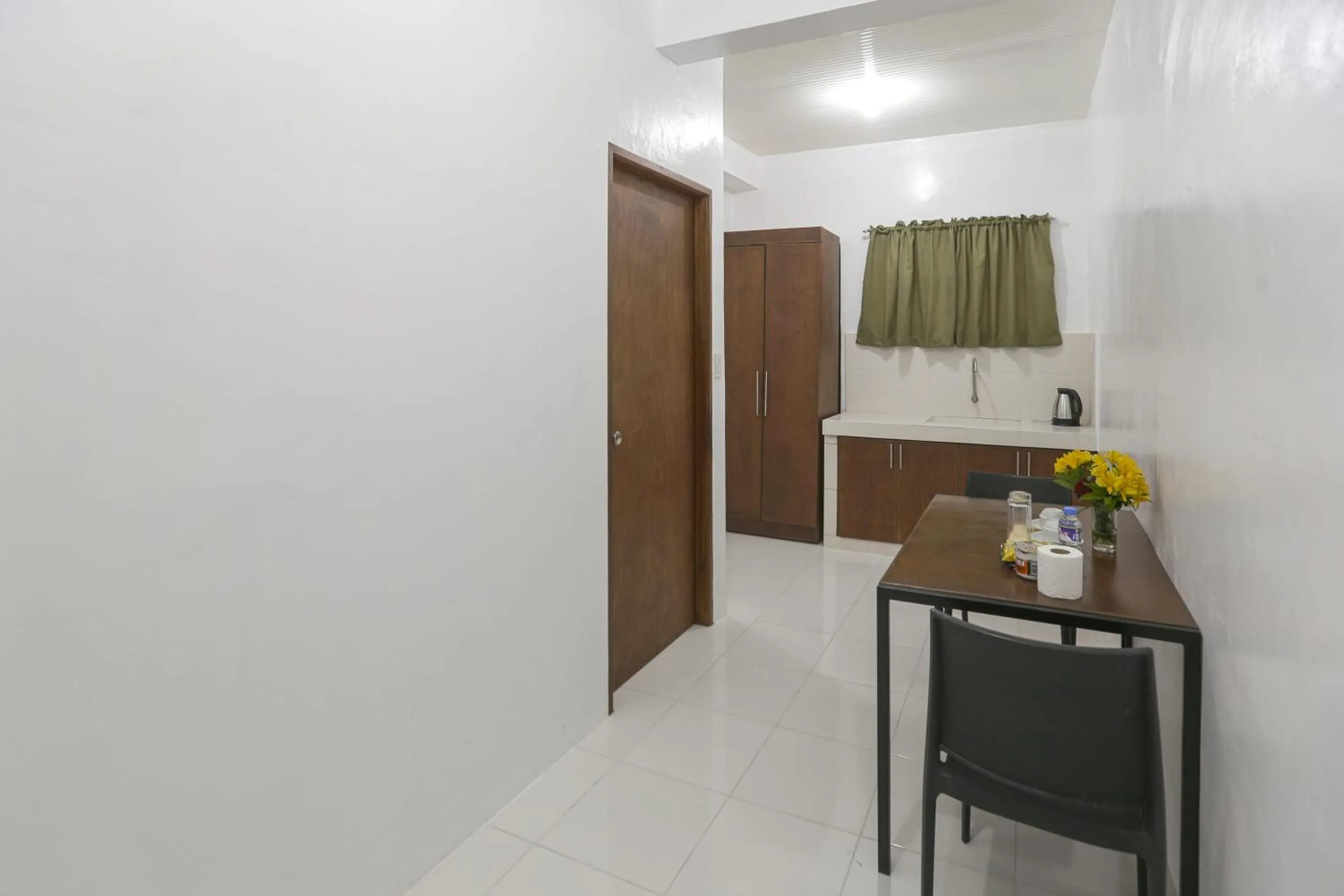 Bedroom in OYO 736 Jade Apartelle