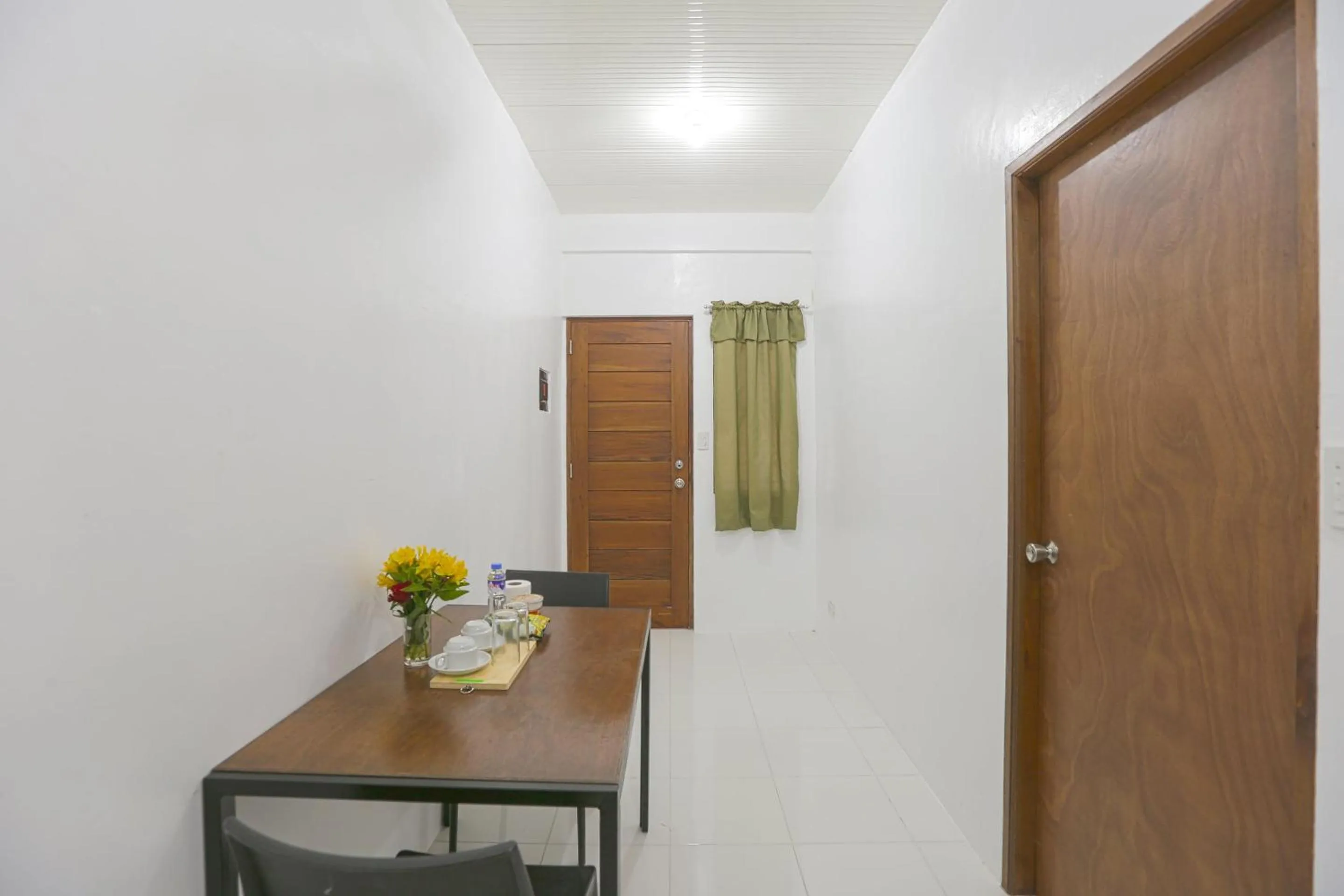 Bedroom in OYO 736 Jade Apartelle