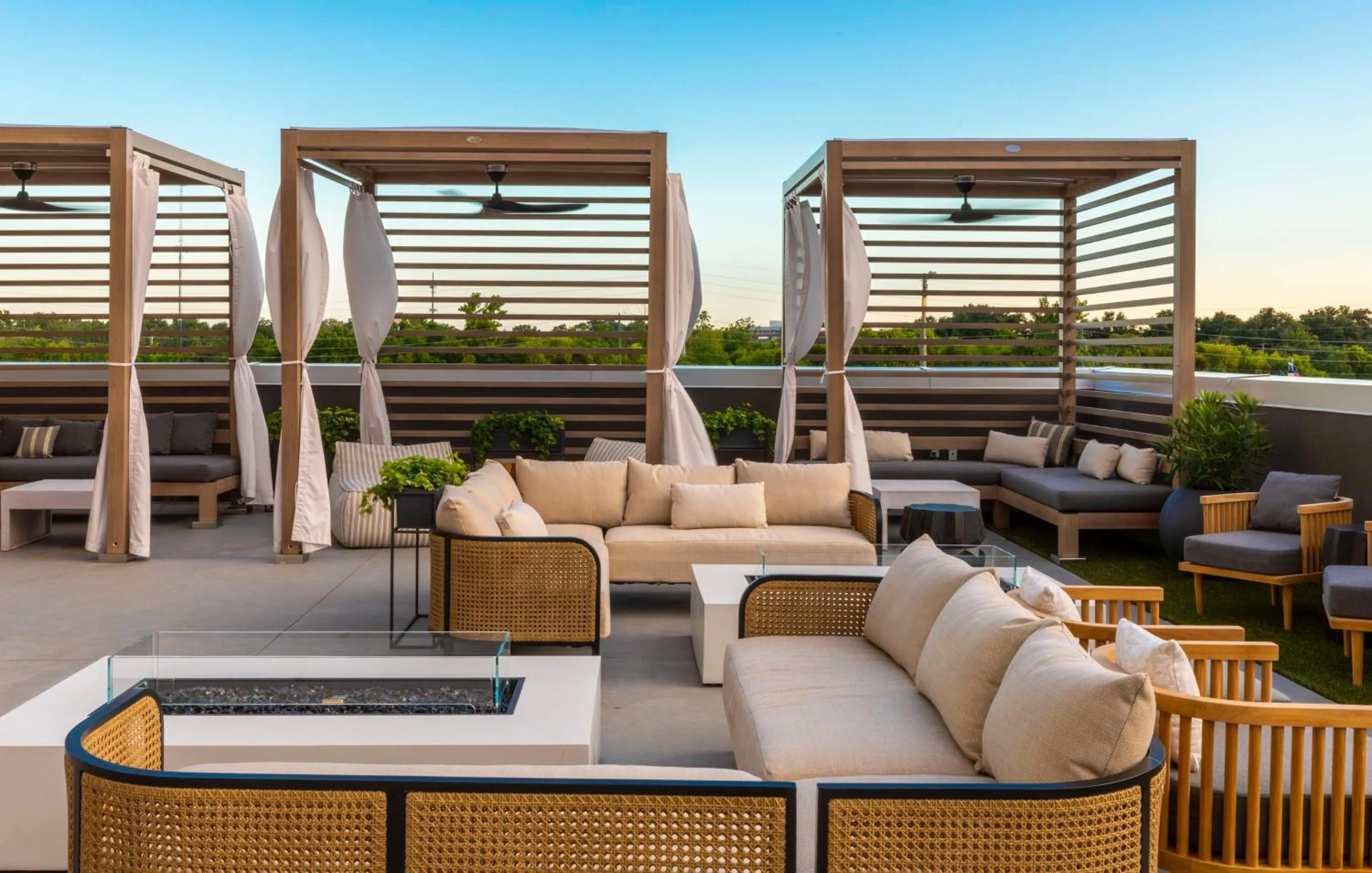 Swimming pool in Thompson Savannah, by Hyatt