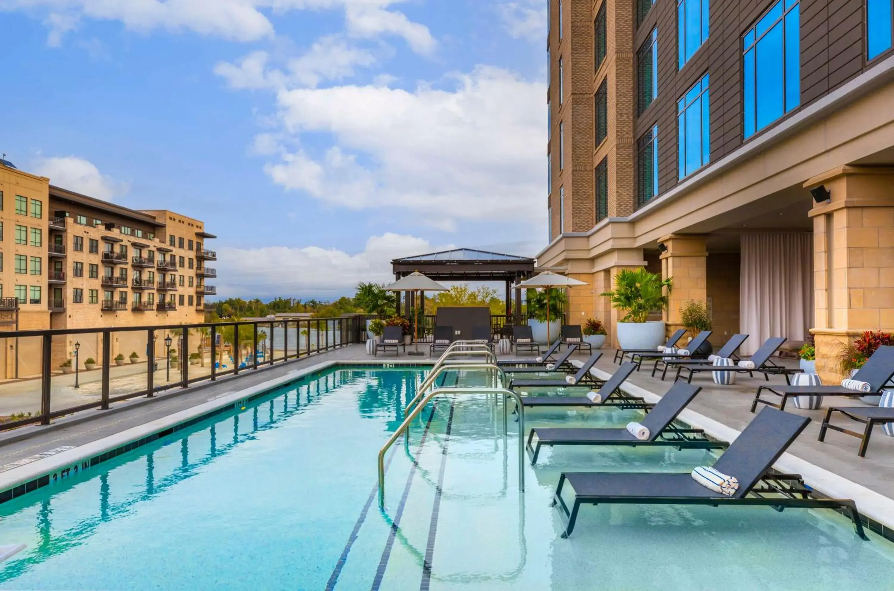 Swimming pool in Thompson Savannah, by Hyatt Swimming pool in Thompson Savannah, by Hyatt
