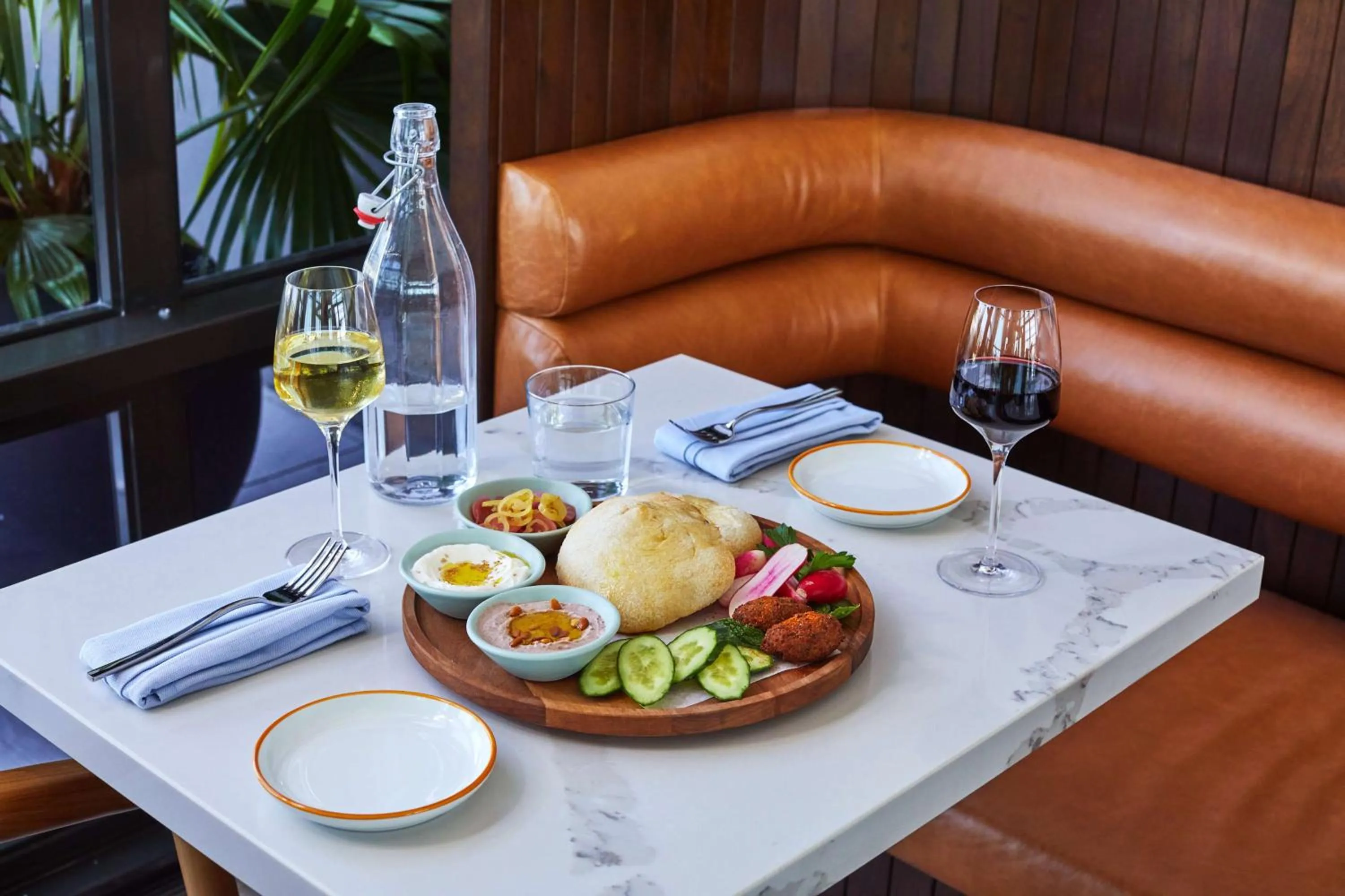 Restaurant/places to eat in Thompson Savannah, by Hyatt