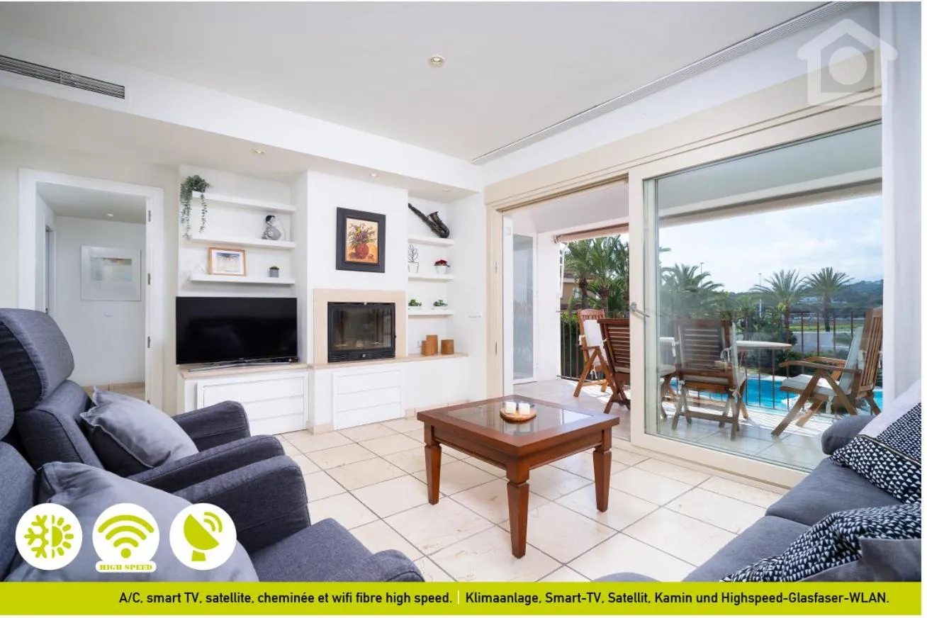 Communal lounge/ TV room in Solhabitat Moraira Club Island