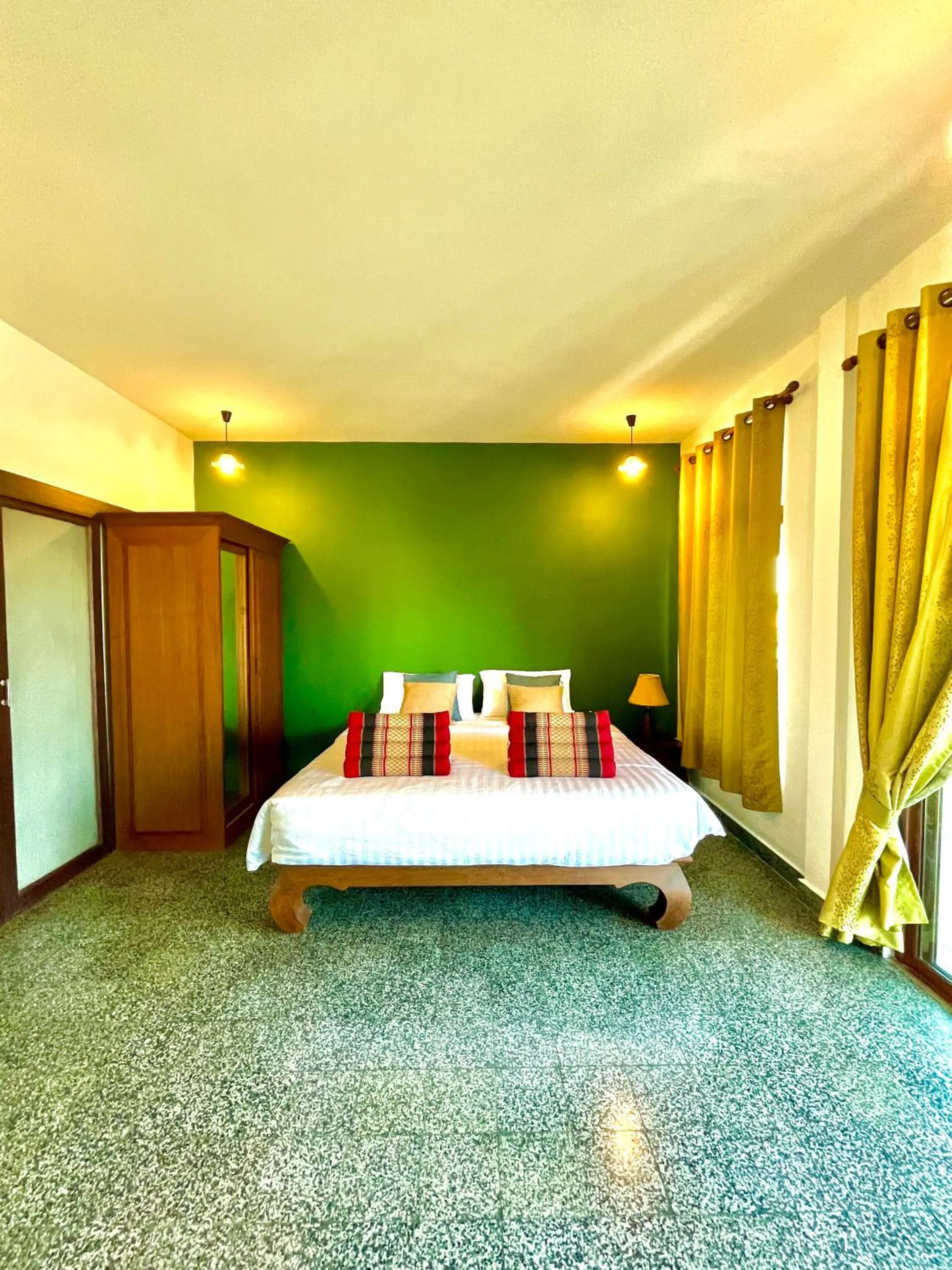 Bed in The Bank River House Ayutthaya