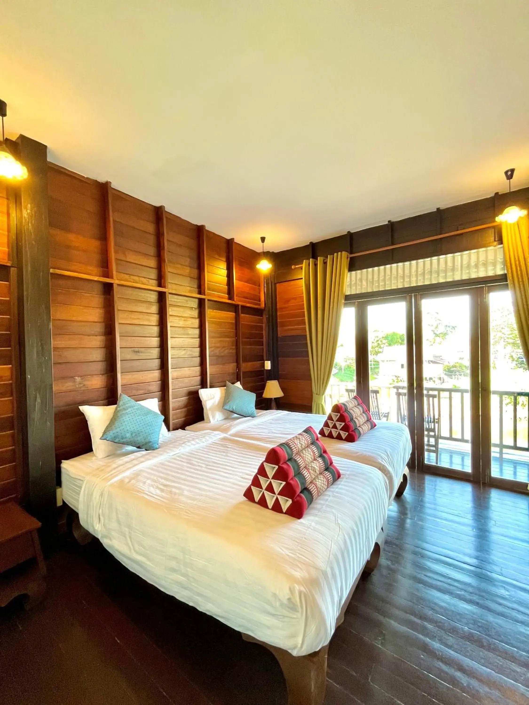 Deluxe Twin Room in The Bank River House Ayutthaya Deluxe Twin Room in The Bank River House Ayutthaya