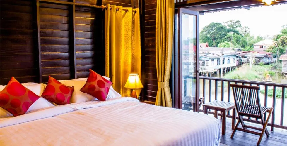 Bed in The Bank River House Ayutthaya