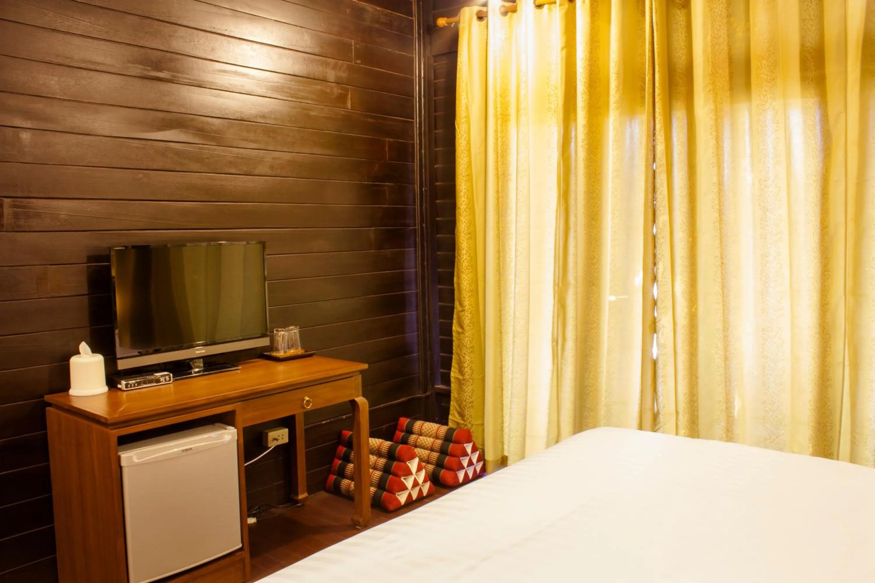 Bed in The Bank River House Ayutthaya