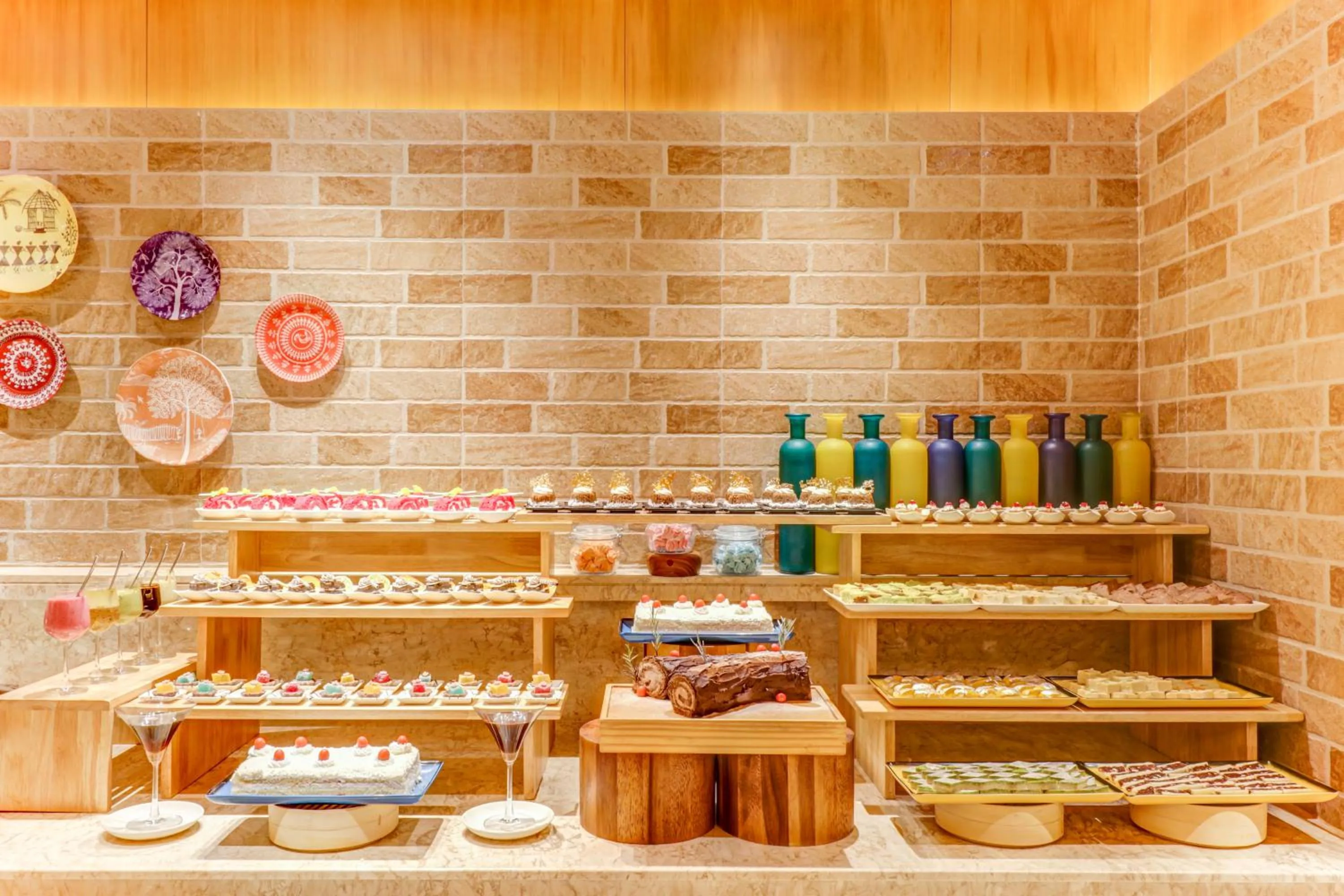 Restaurant/places to eat in Lemon Tree Premier, Bhubaneswar