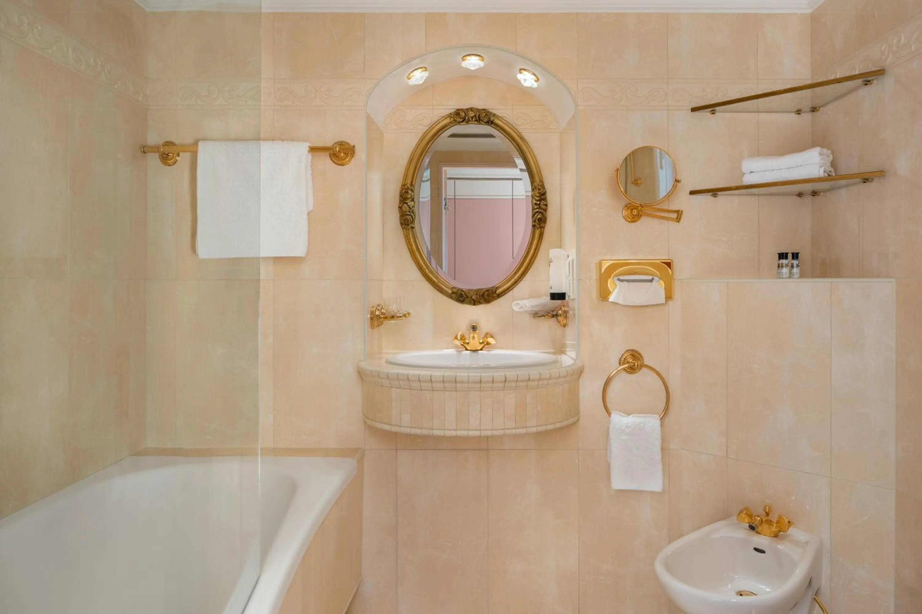 Bathroom in Hotel Schloss Dürnstein