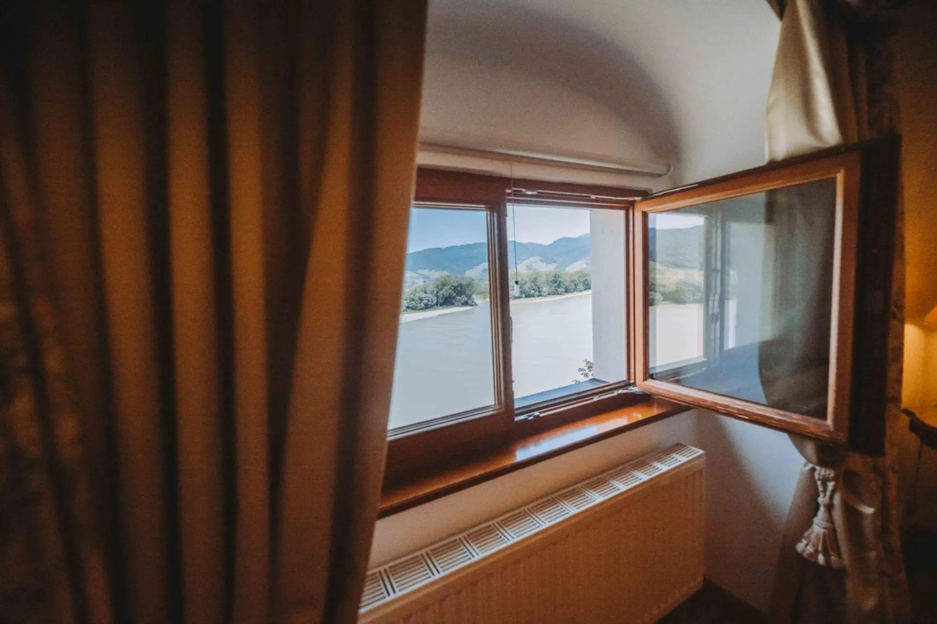 River view, Bed in Hotel Schloss Dürnstein