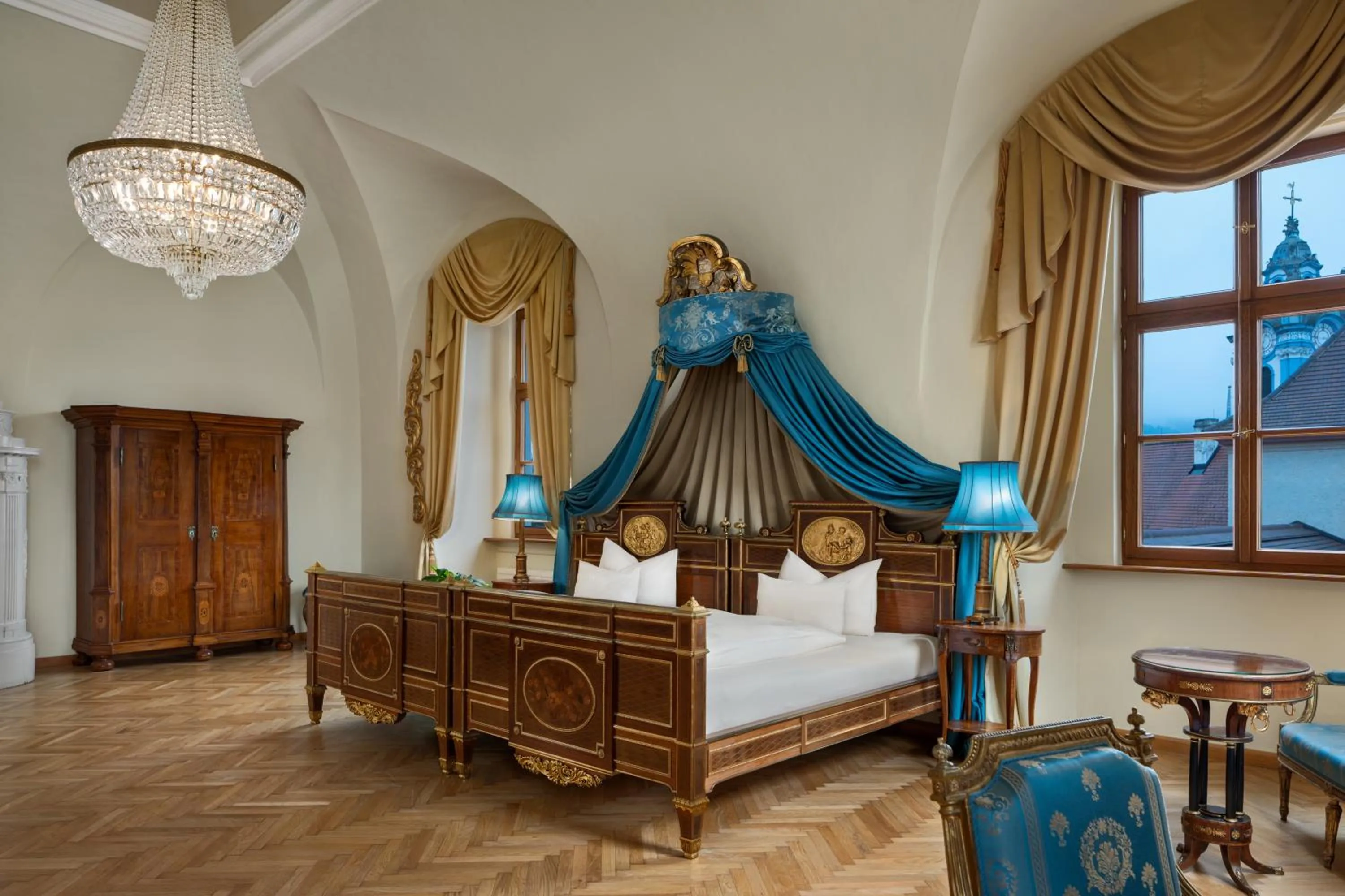 Photo of the whole room, Bed in Hotel Schloss Dürnstein