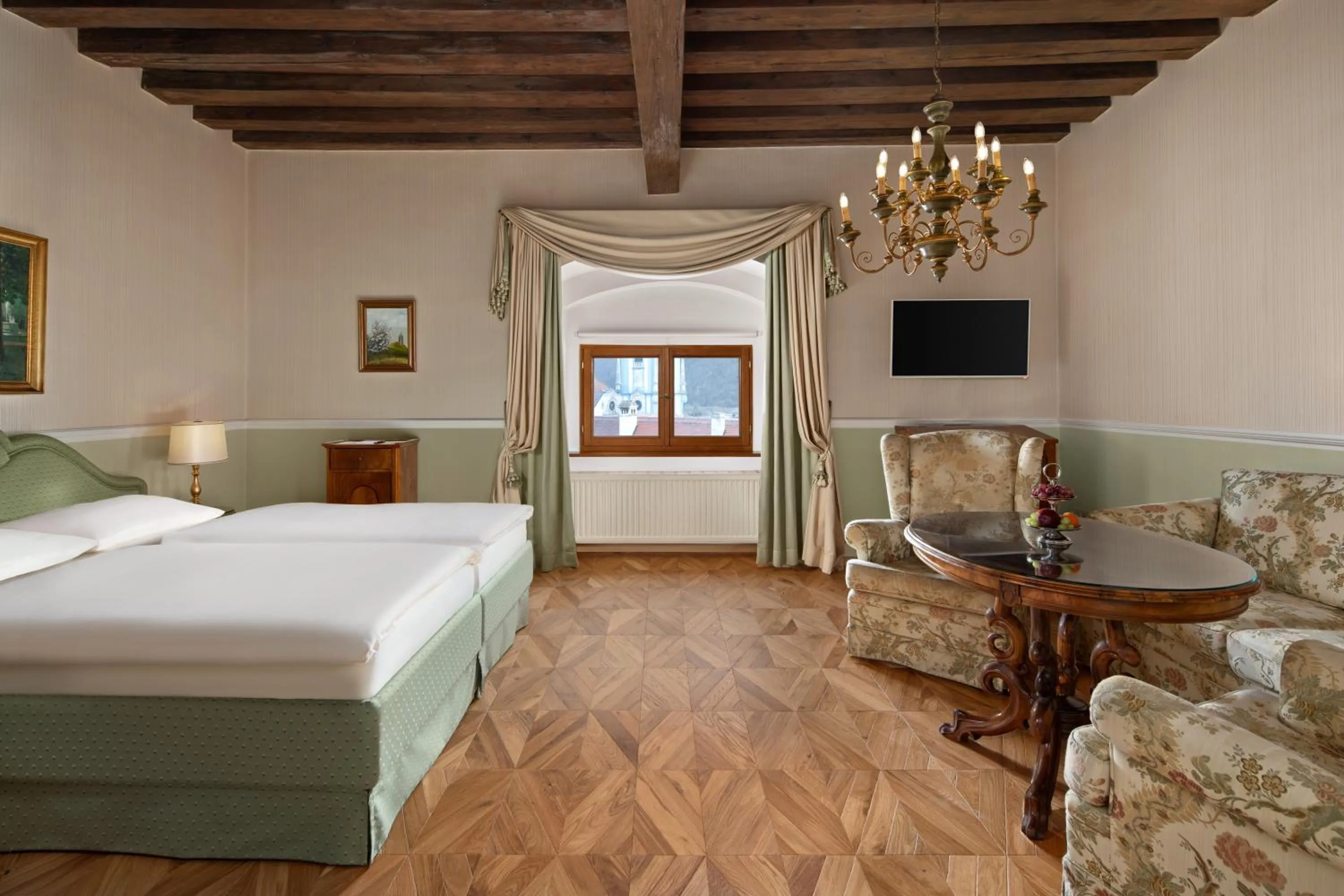 Photo of the whole room, Bed in Hotel Schloss Dürnstein