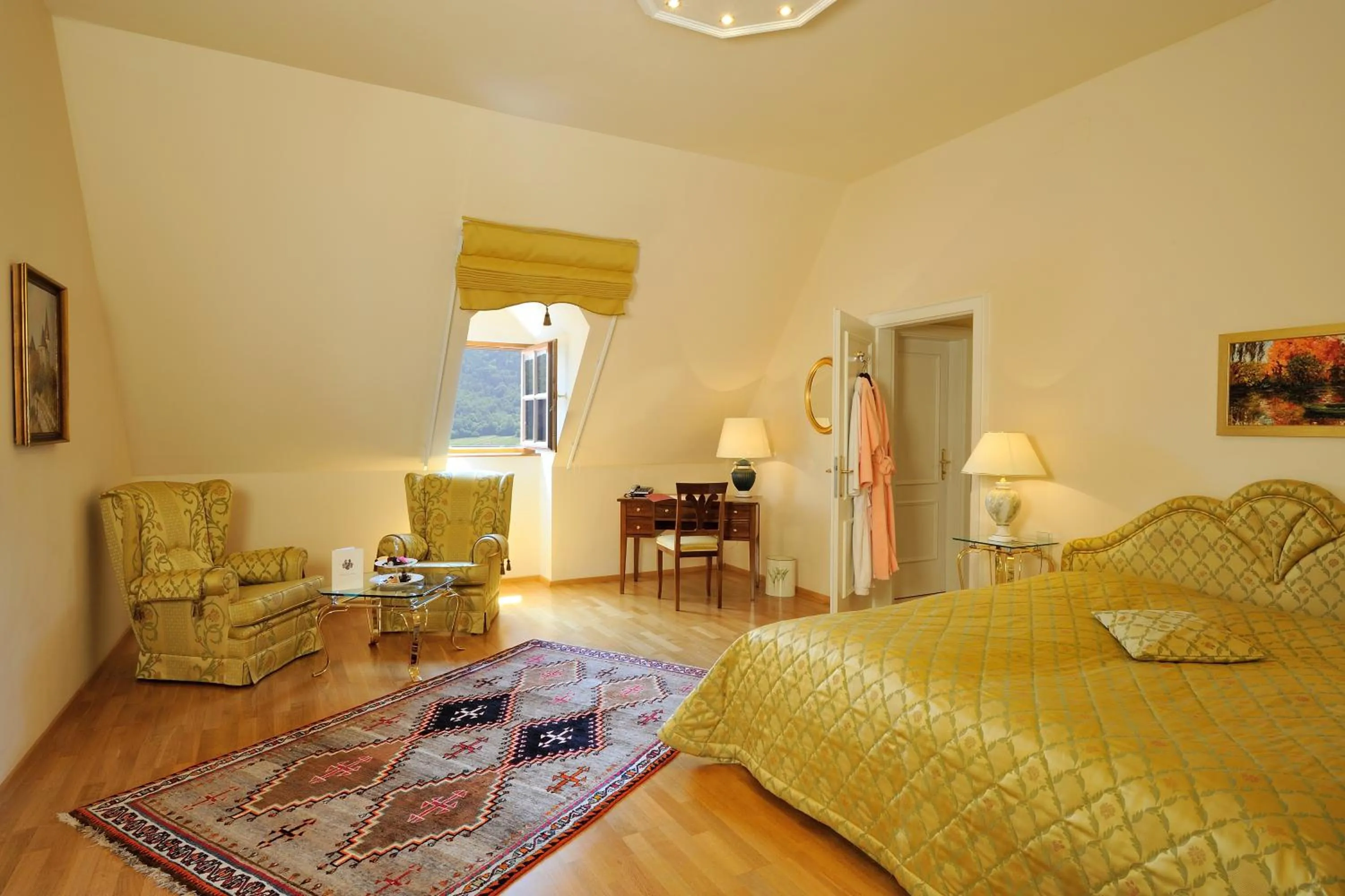 Bedroom, Bed in Hotel Schloss Dürnstein