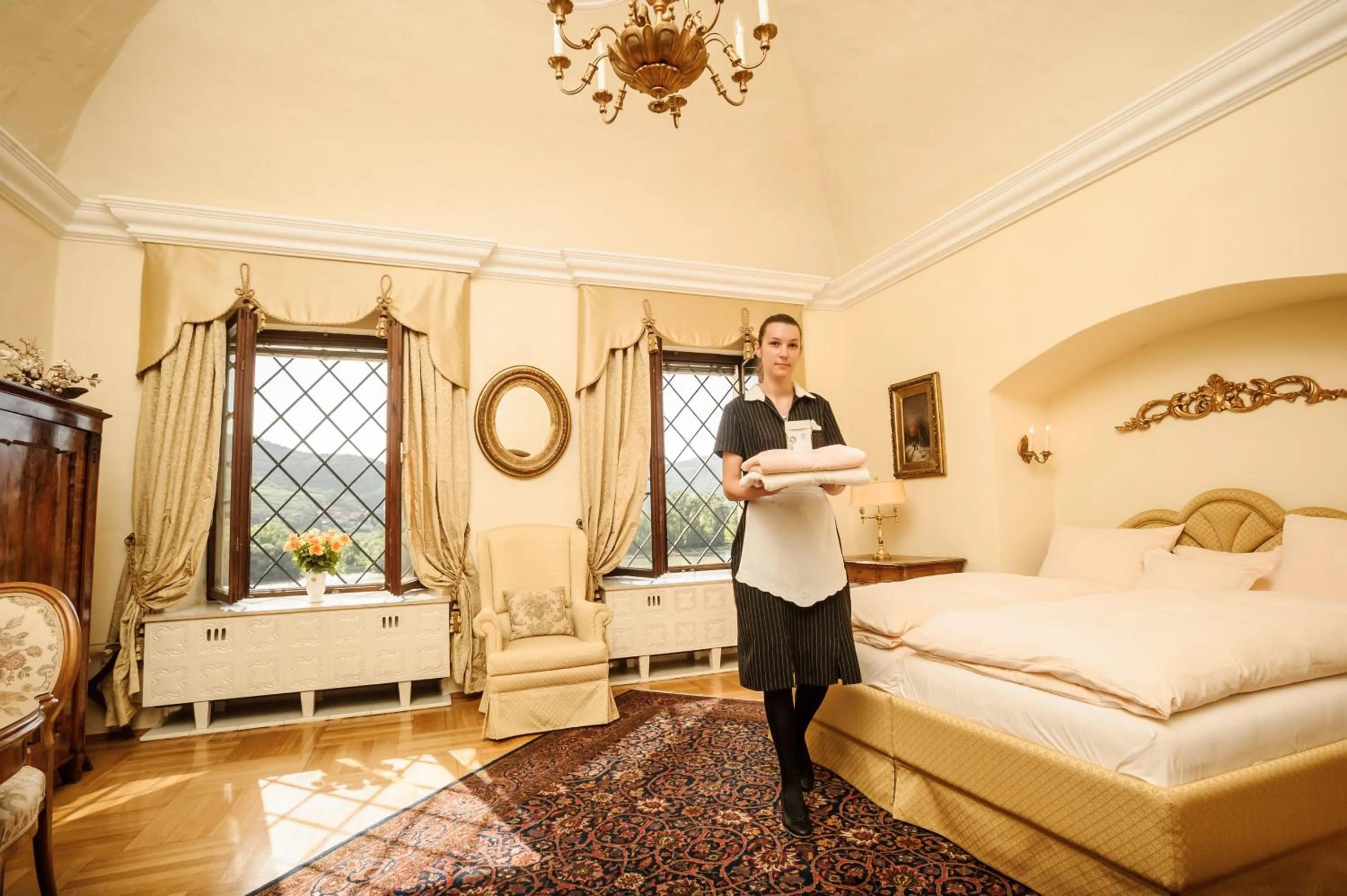 Photo of the whole room, Bed in Hotel Schloss Dürnstein