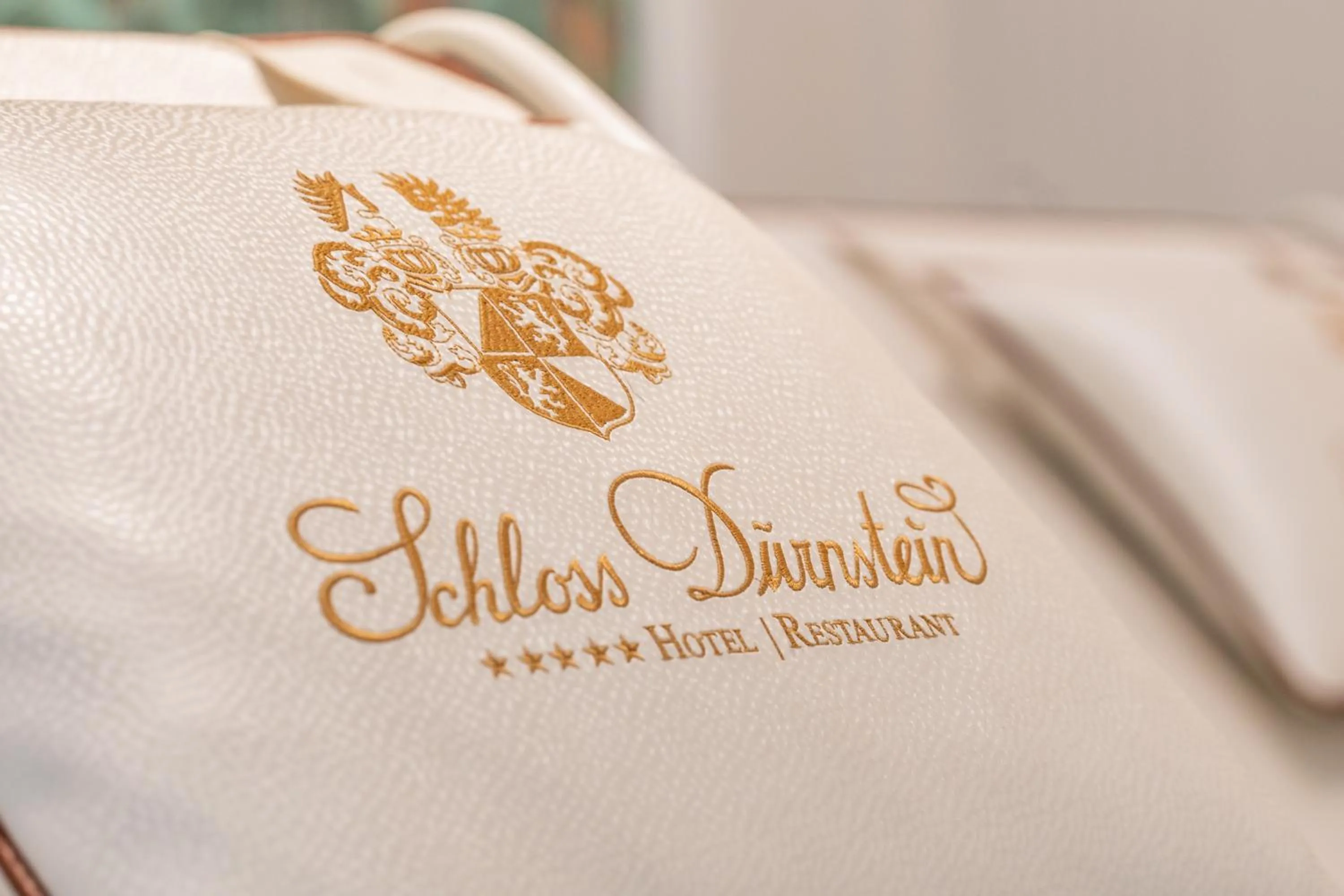 Swimming pool, Bed in Hotel Schloss Dürnstein